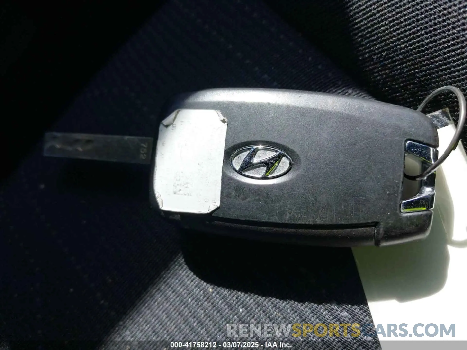 11 Photograph of a damaged car KMHRB8A3XNU199174 HYUNDAI VENUE 2022