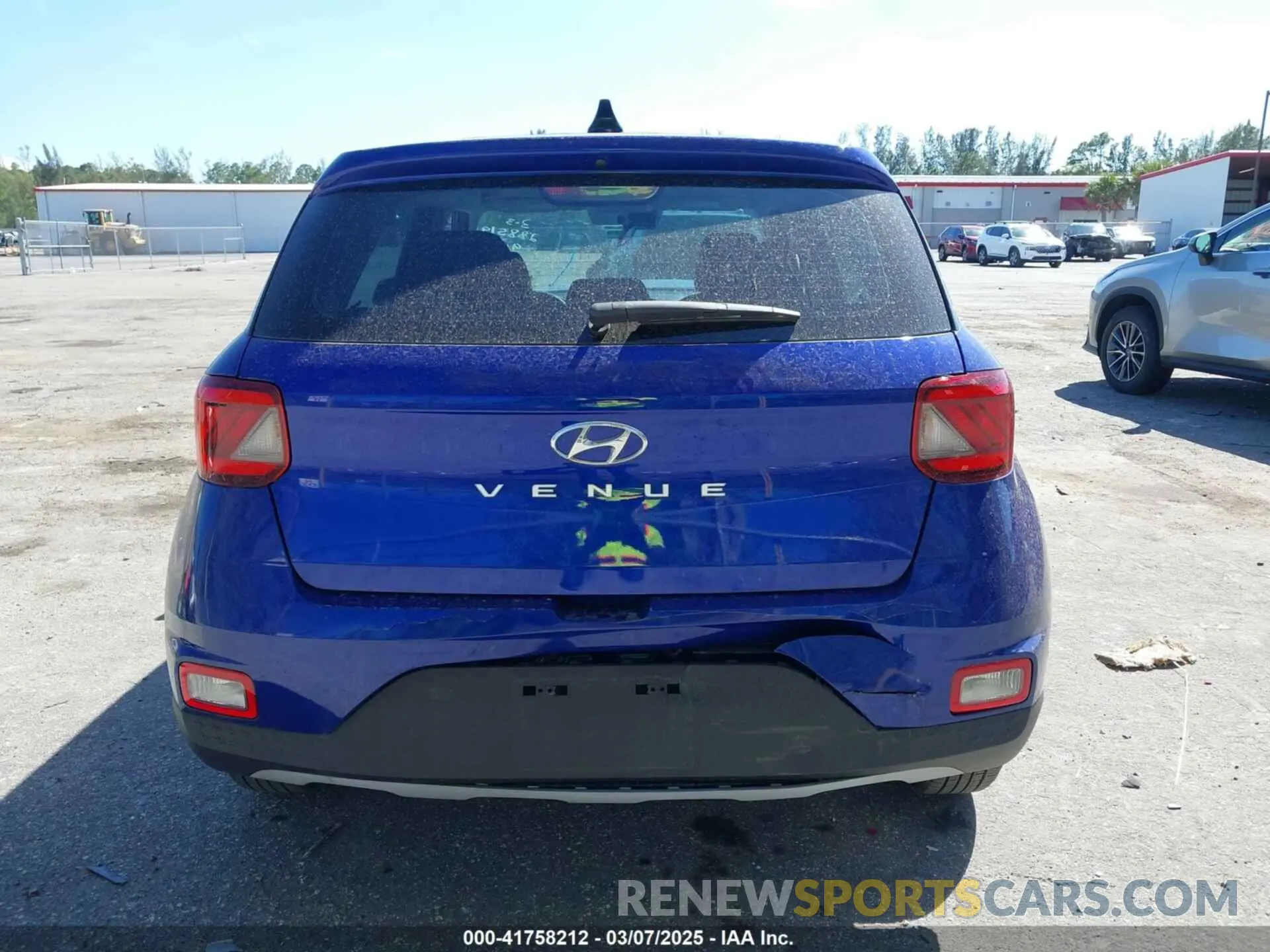 17 Photograph of a damaged car KMHRB8A3XNU199174 HYUNDAI VENUE 2022