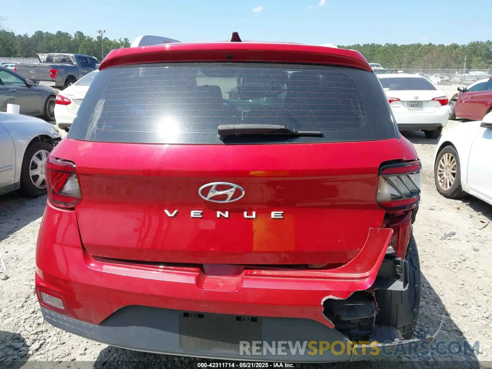 16 Photograph of a damaged car KMHRC8A30NU186656 HYUNDAI VENUE 2022