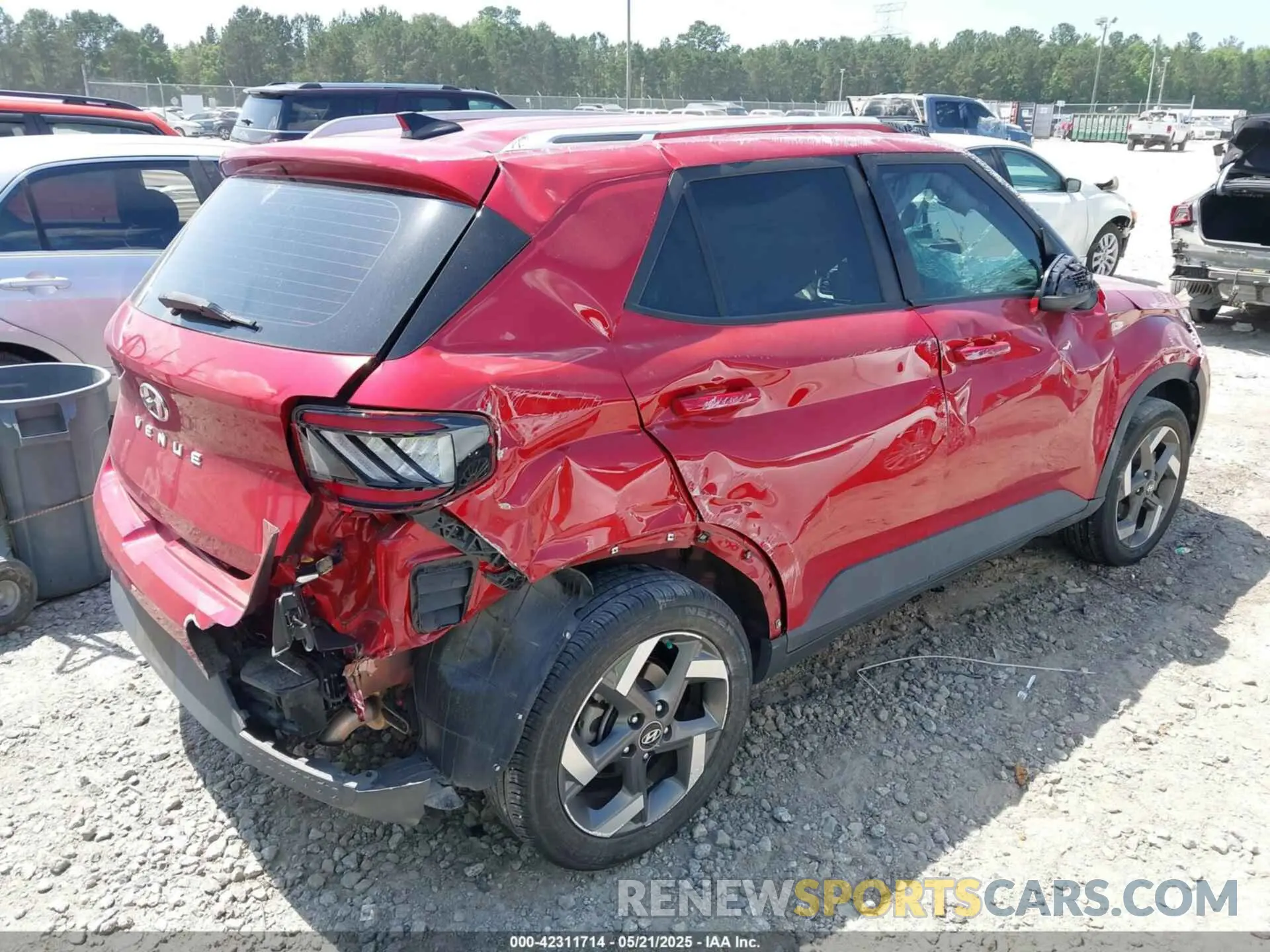 4 Photograph of a damaged car KMHRC8A30NU186656 HYUNDAI VENUE 2022