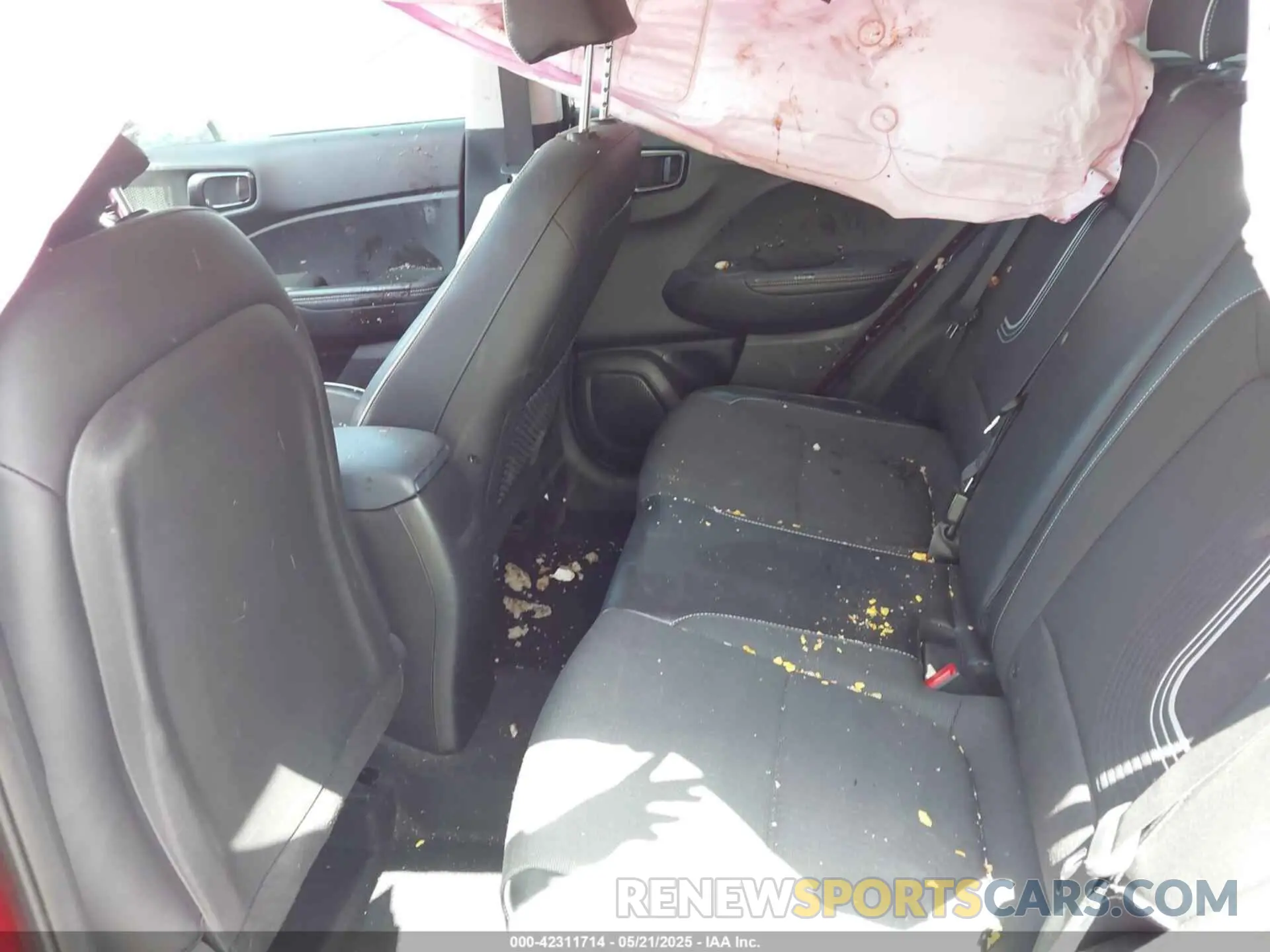 8 Photograph of a damaged car KMHRC8A30NU186656 HYUNDAI VENUE 2022