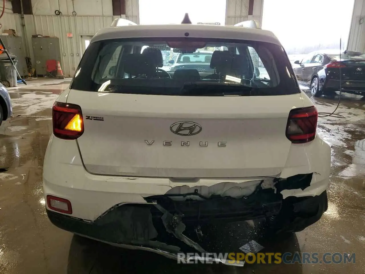 6 Photograph of a damaged car KMHRC8A30NU206954 HYUNDAI VENUE 2022