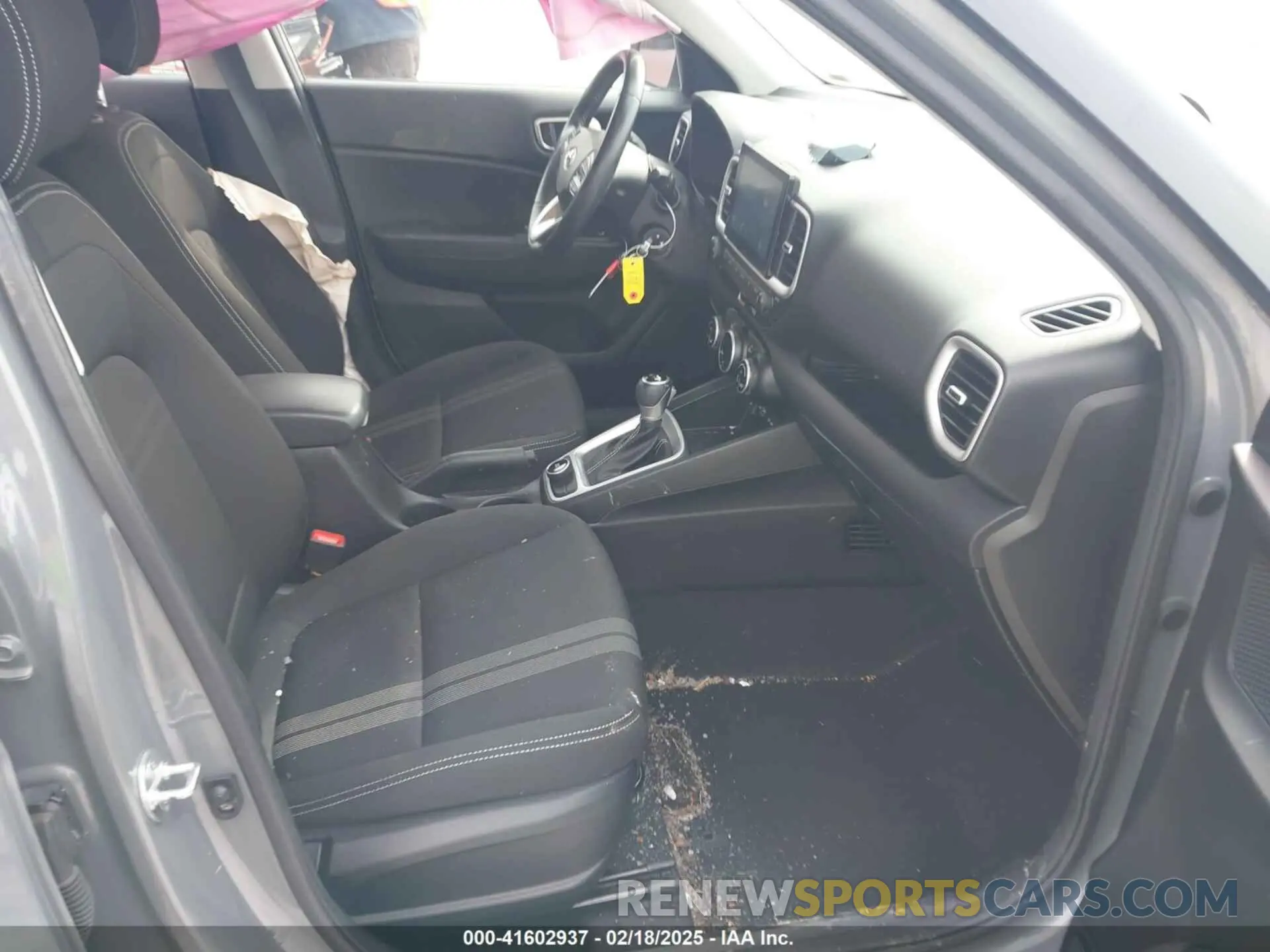 5 Photograph of a damaged car KMHRC8A31NU136901 HYUNDAI VENUE 2022