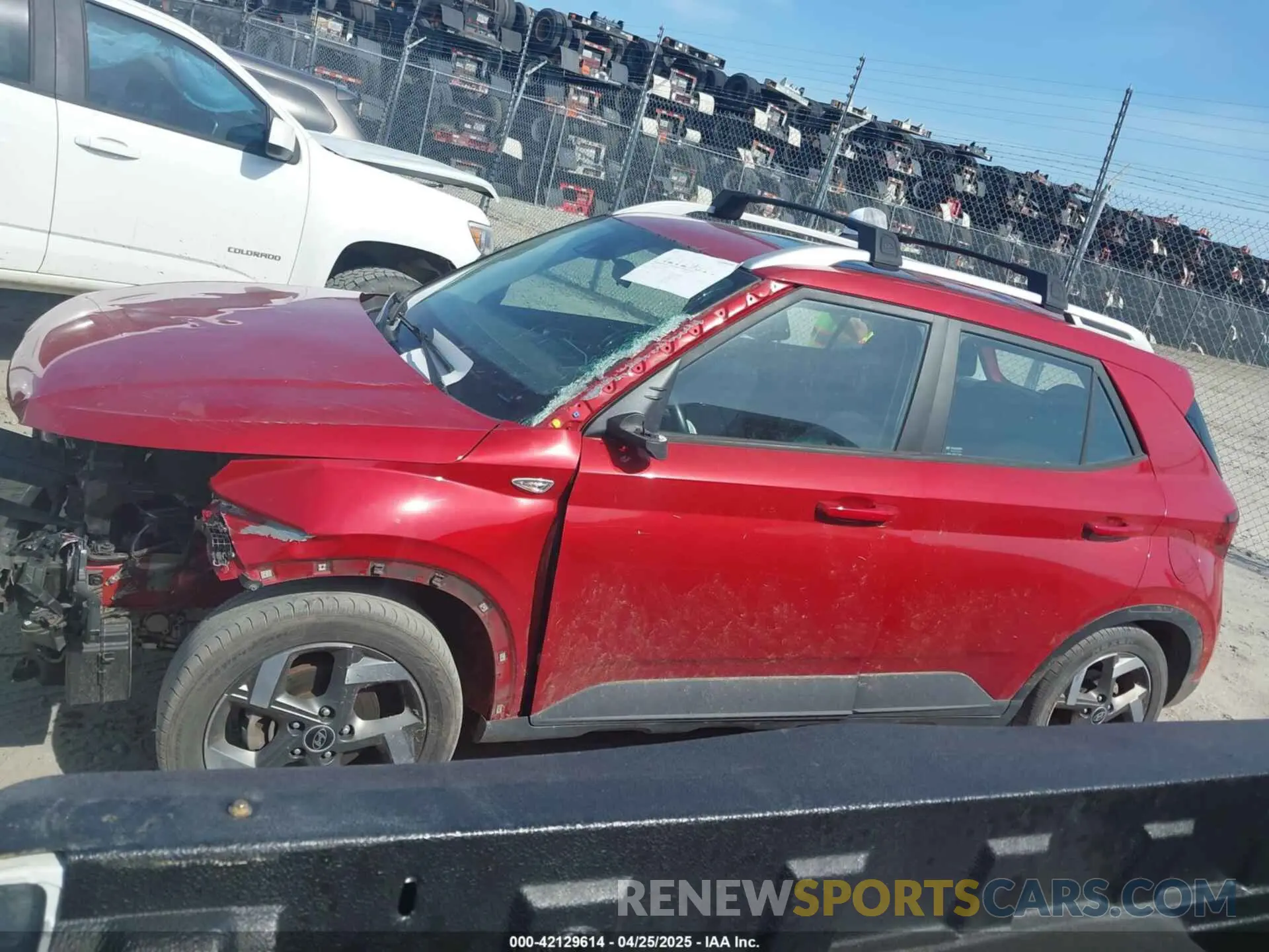 14 Photograph of a damaged car KMHRC8A31NU176797 HYUNDAI VENUE 2022