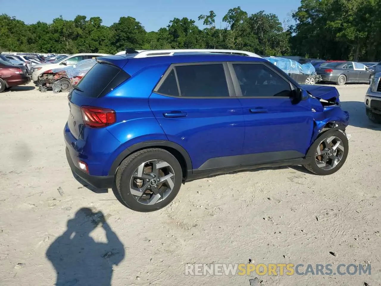 3 Photograph of a damaged car KMHRC8A31NU192840 HYUNDAI VENUE 2022