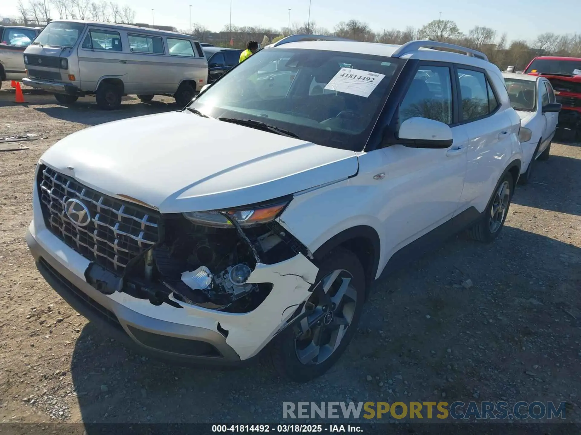 2 Photograph of a damaged car KMHRC8A32NU163864 HYUNDAI VENUE 2022