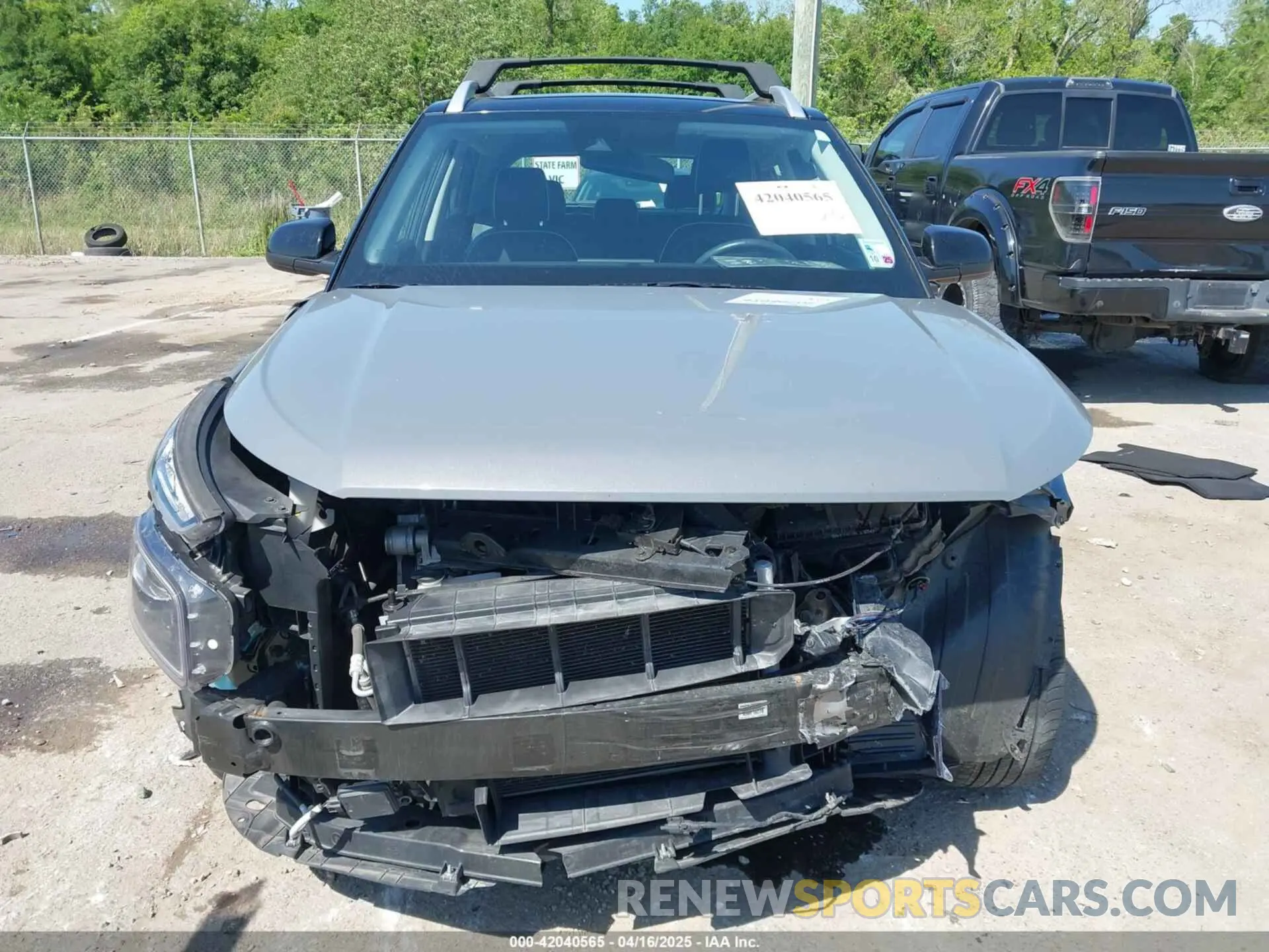 12 Photograph of a damaged car KMHRC8A32NU209421 HYUNDAI VENUE 2022
