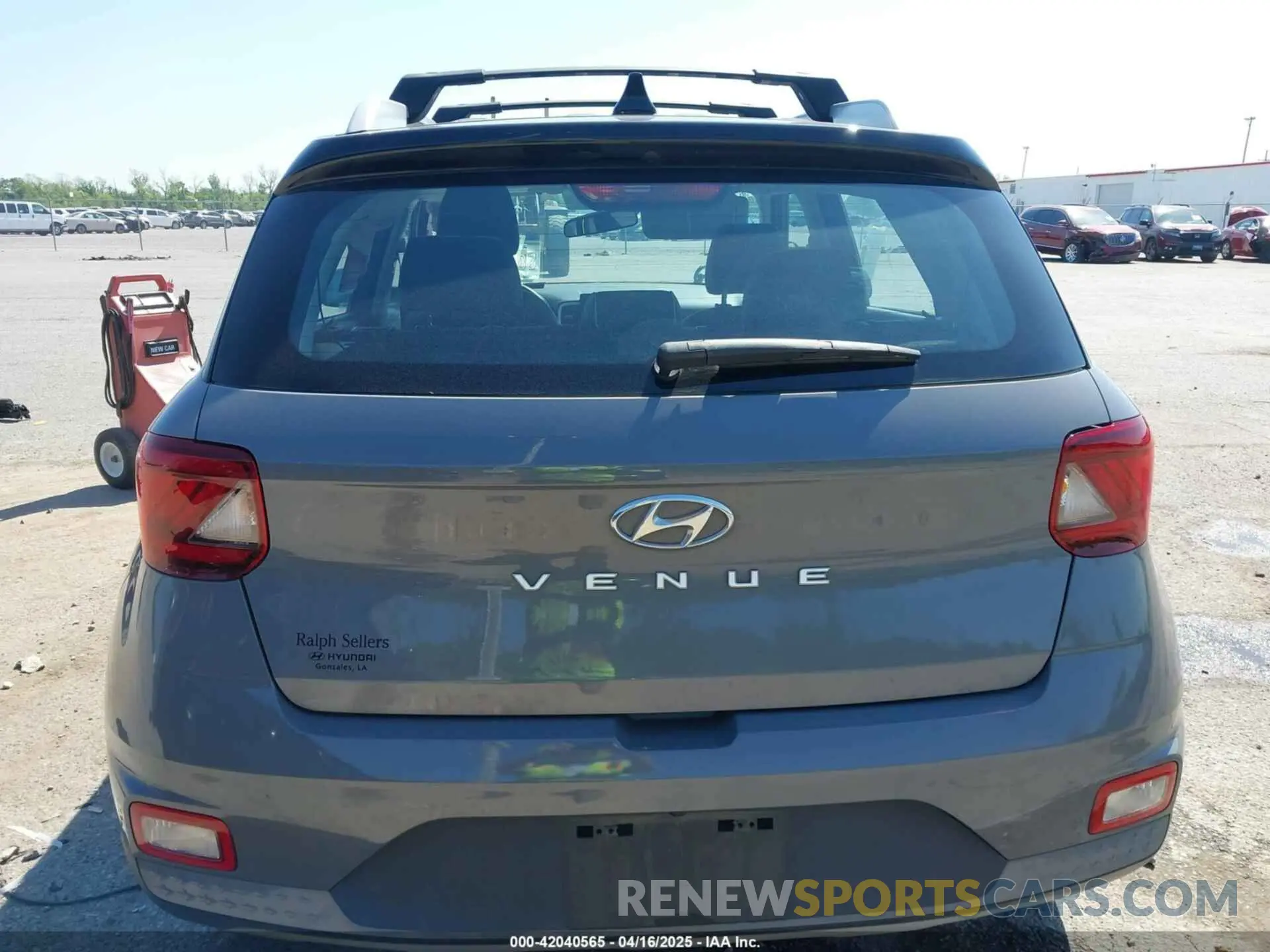 16 Photograph of a damaged car KMHRC8A32NU209421 HYUNDAI VENUE 2022