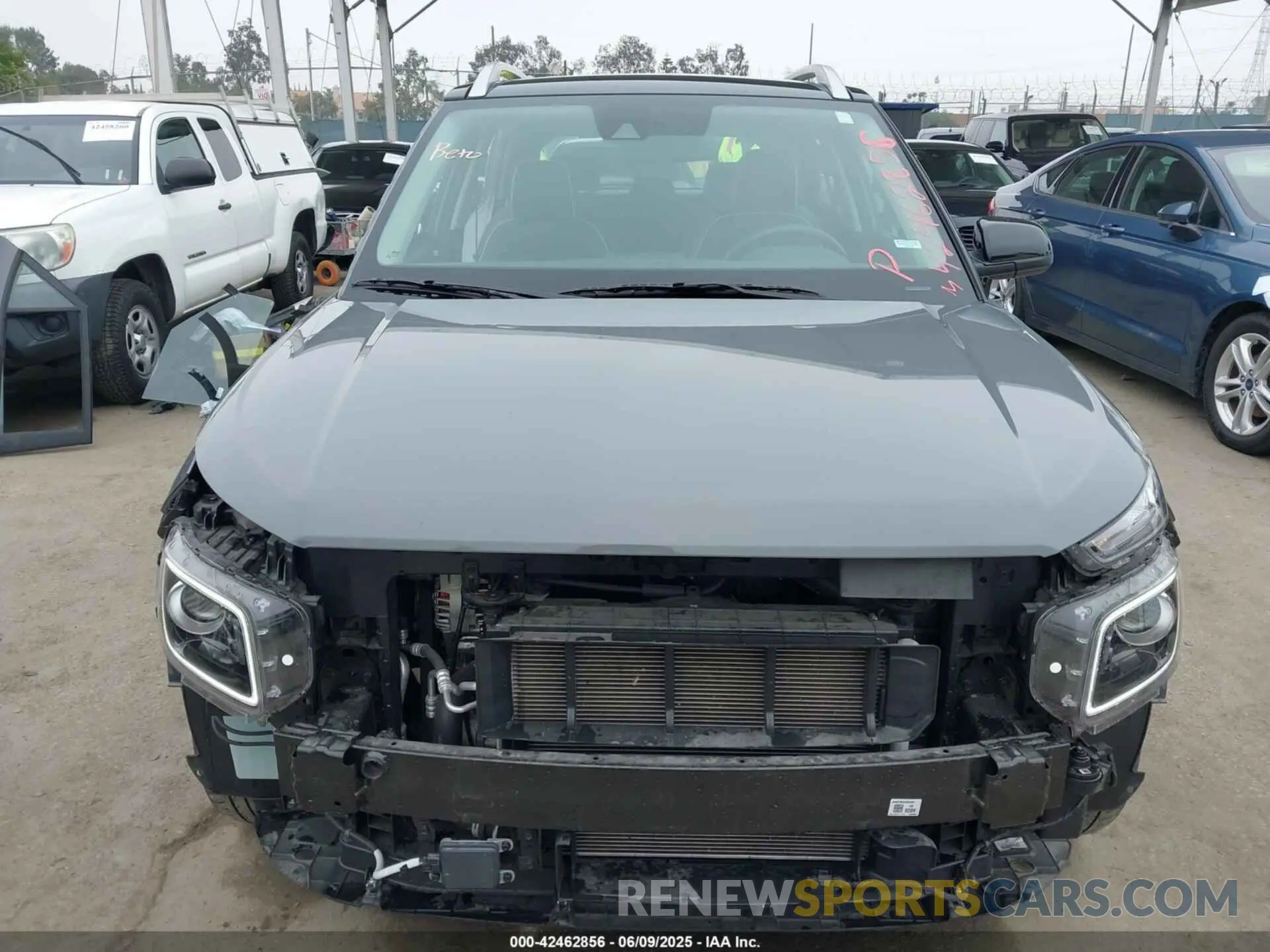13 Photograph of a damaged car KMHRC8A34NU138304 HYUNDAI VENUE 2022