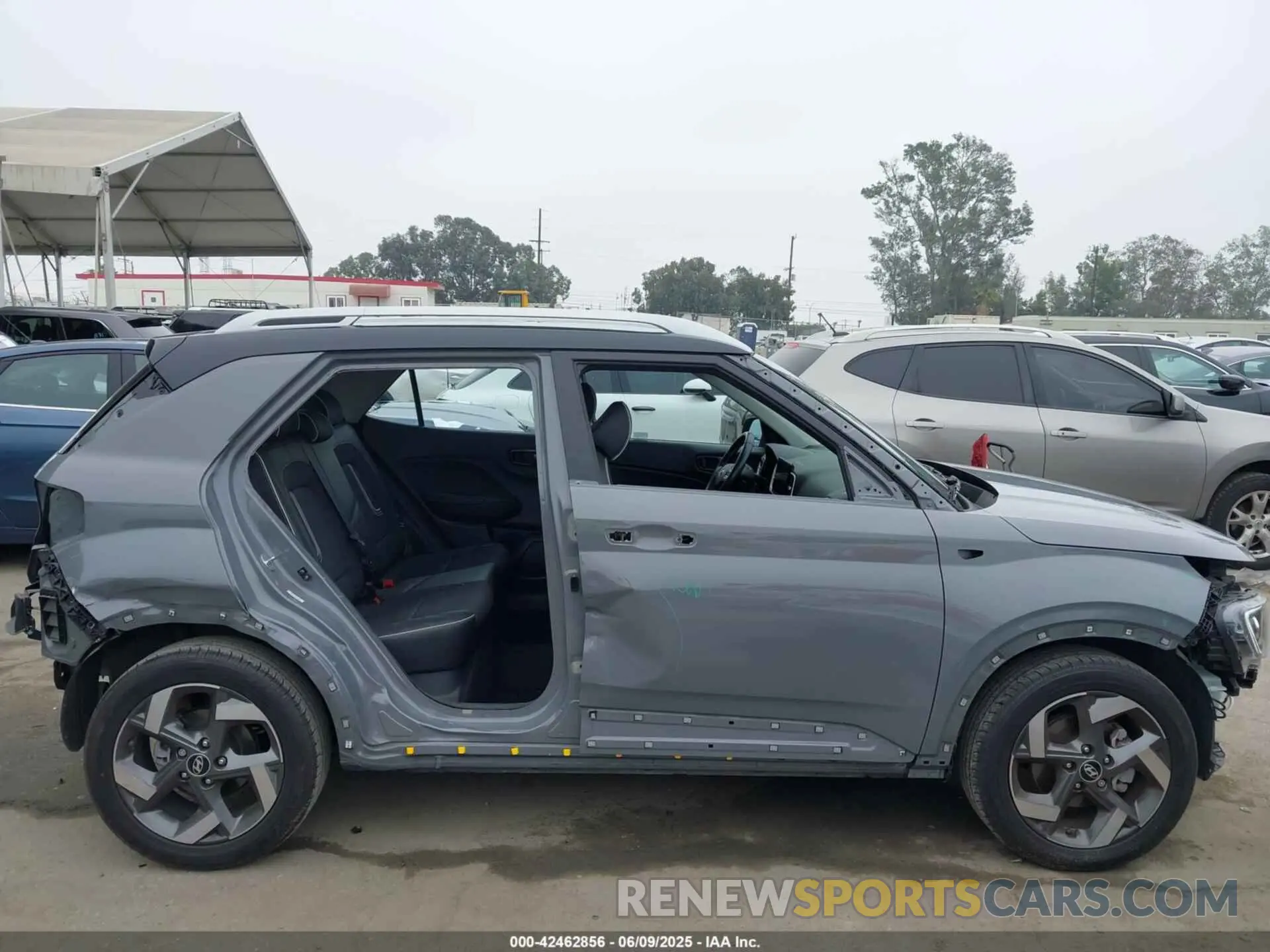 14 Photograph of a damaged car KMHRC8A34NU138304 HYUNDAI VENUE 2022