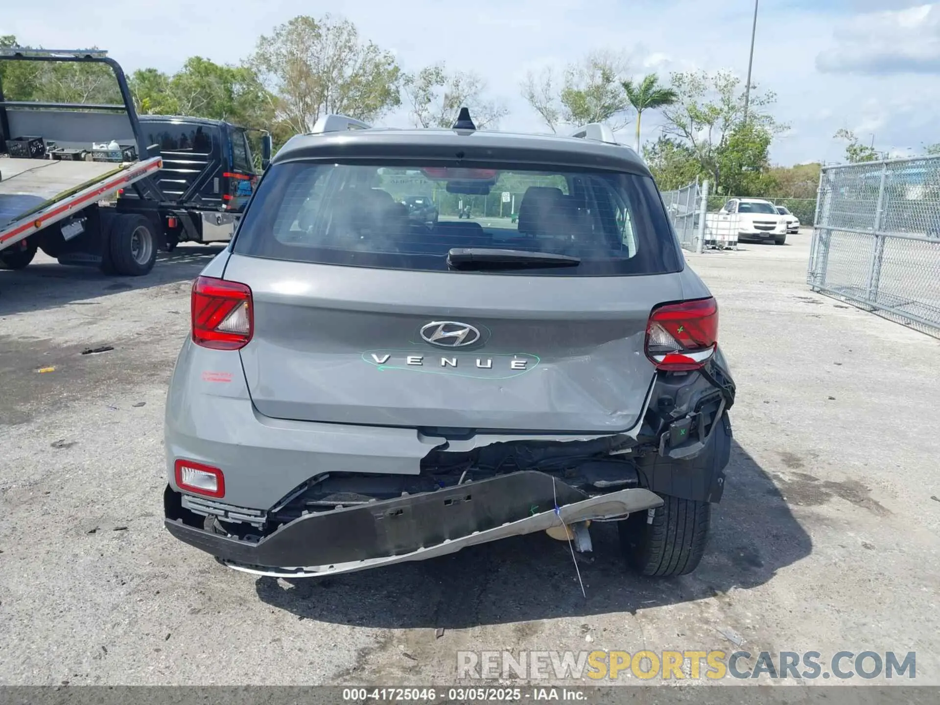 17 Photograph of a damaged car KMHRC8A34NU151148 HYUNDAI VENUE 2022