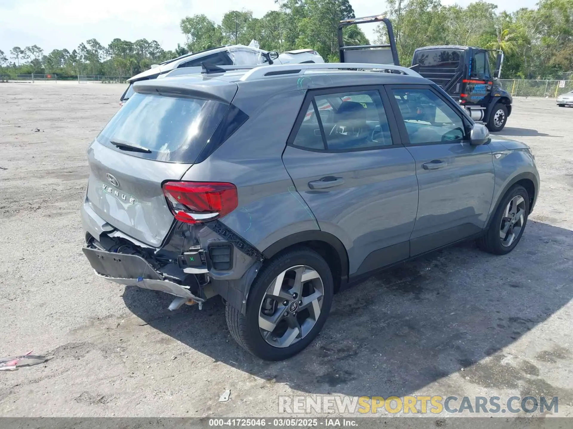 4 Photograph of a damaged car KMHRC8A34NU151148 HYUNDAI VENUE 2022
