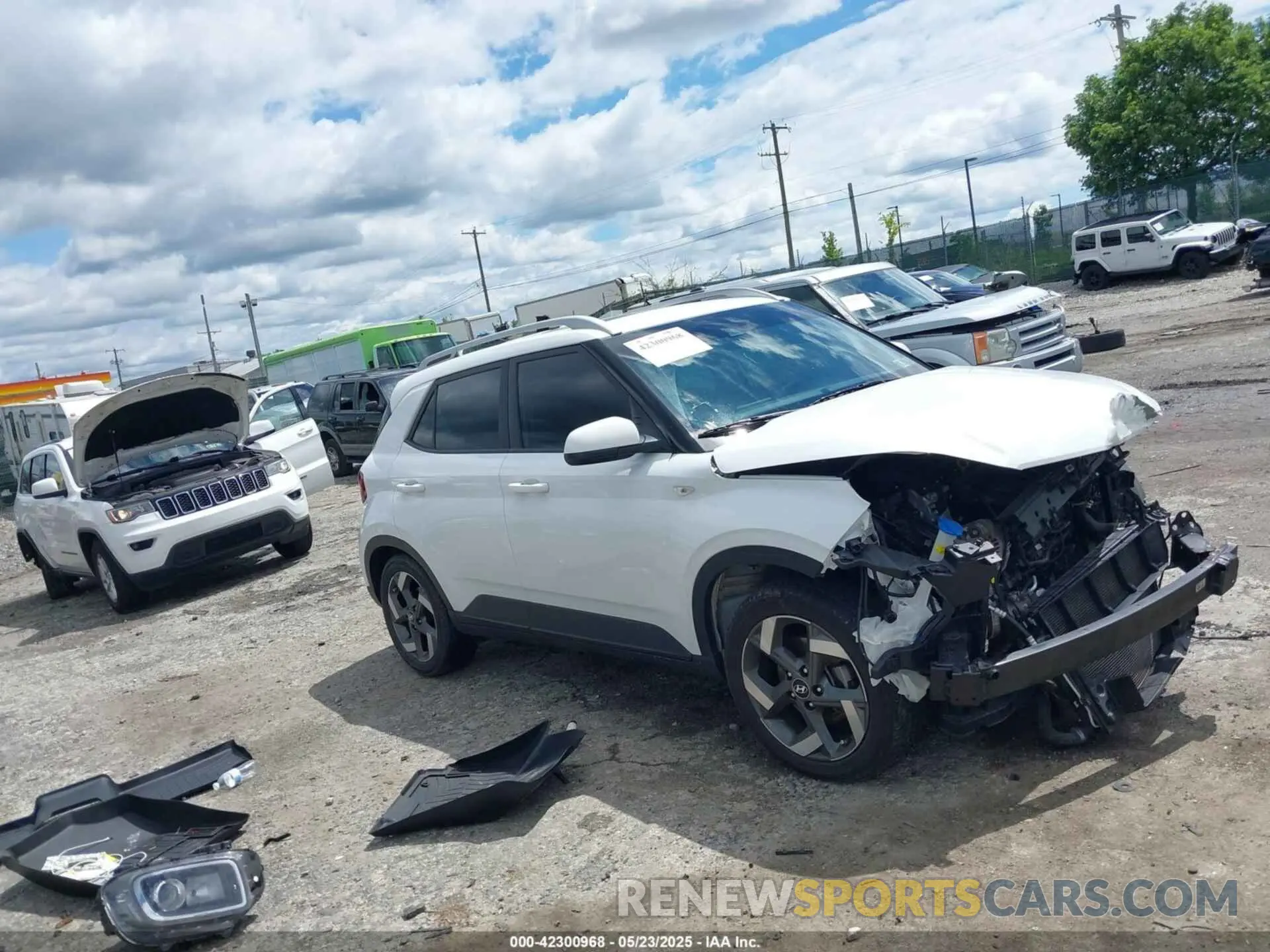 1 Photograph of a damaged car KMHRC8A35NU158934 HYUNDAI VENUE 2022