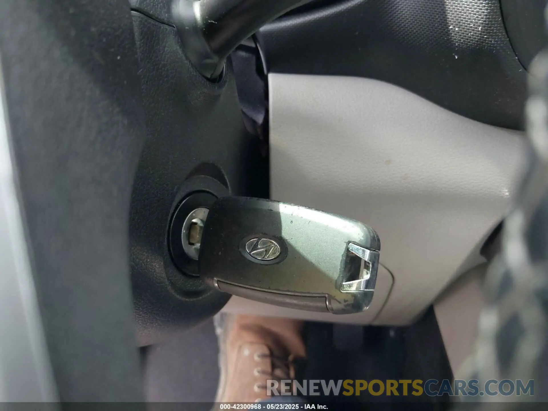 11 Photograph of a damaged car KMHRC8A35NU158934 HYUNDAI VENUE 2022
