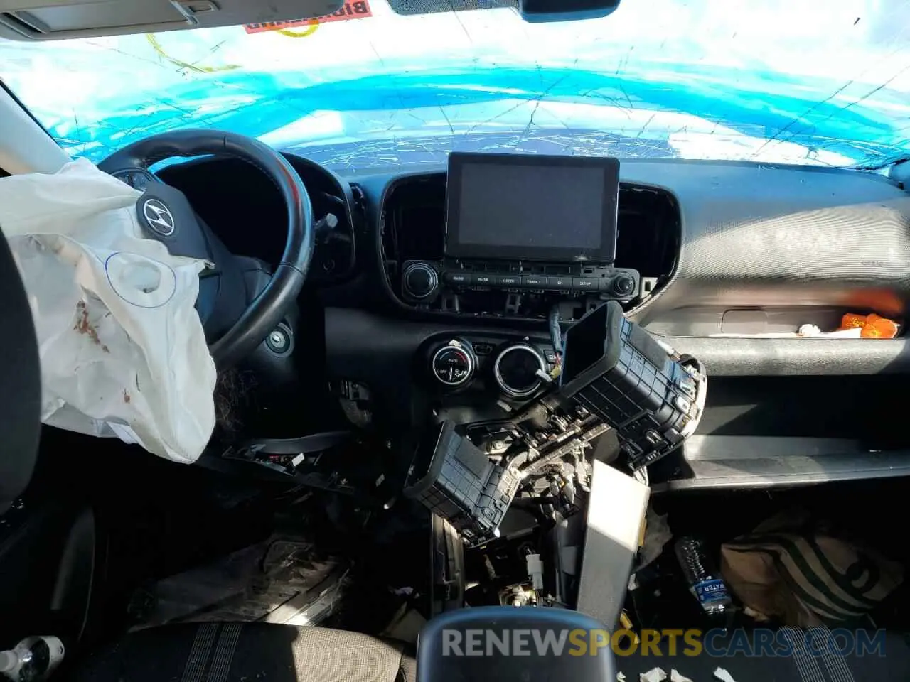 8 Photograph of a damaged car KMHRC8A37NU148163 HYUNDAI VENUE 2022