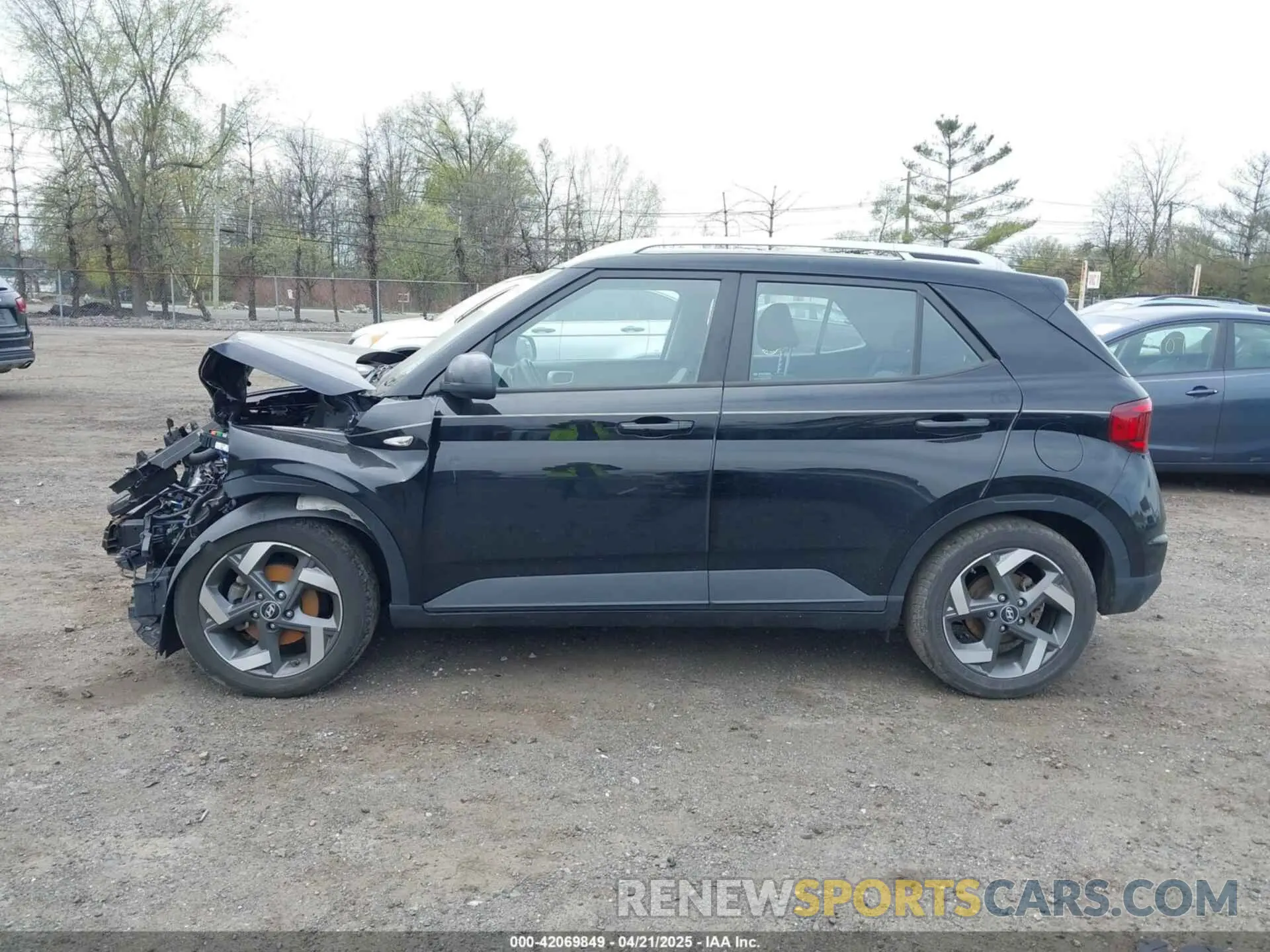 14 Photograph of a damaged car KMHRC8A37NU189764 HYUNDAI VENUE 2022
