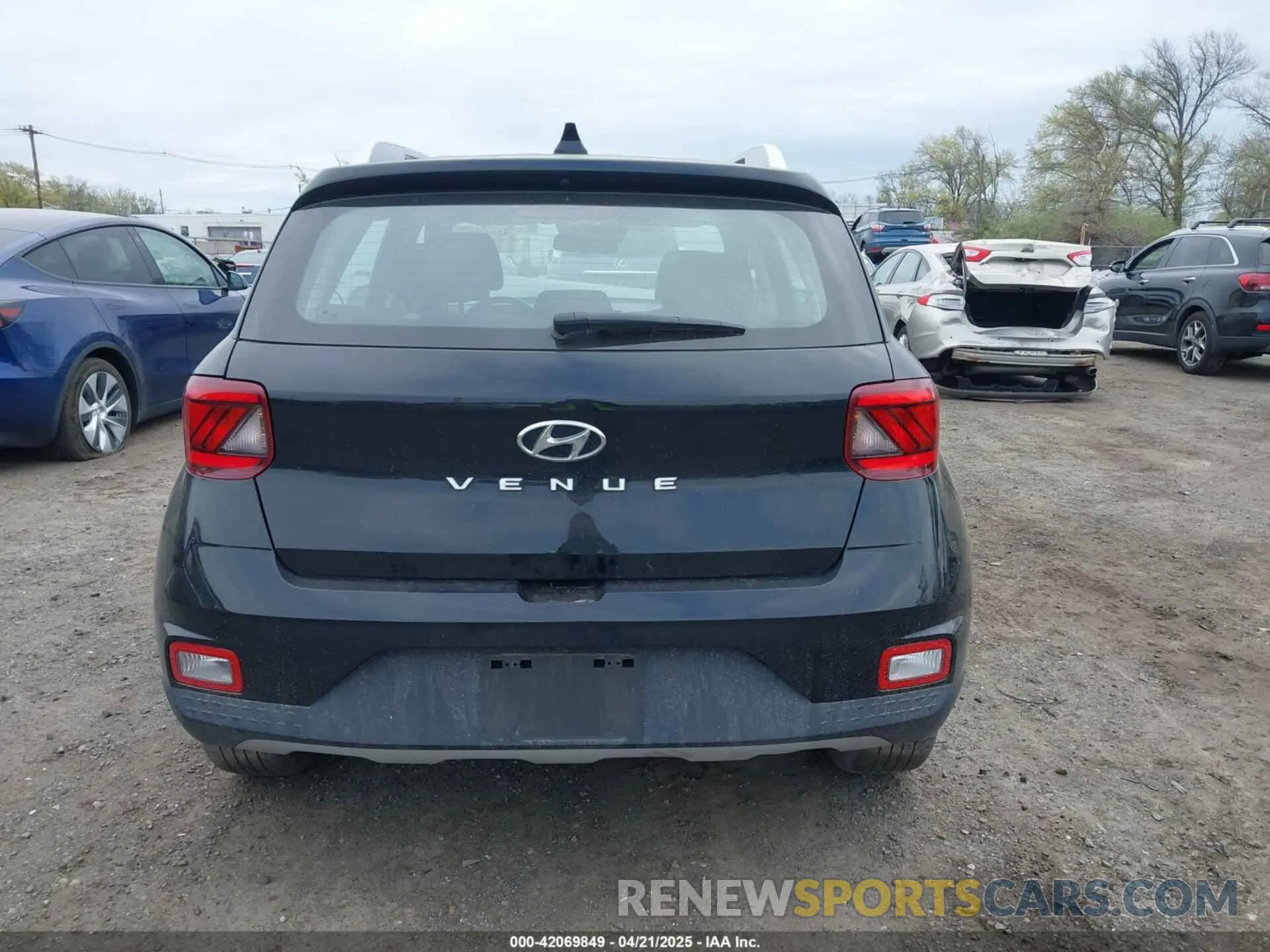 16 Photograph of a damaged car KMHRC8A37NU189764 HYUNDAI VENUE 2022