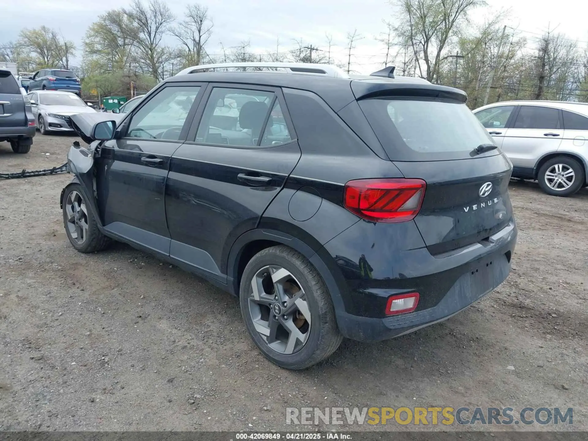 3 Photograph of a damaged car KMHRC8A37NU189764 HYUNDAI VENUE 2022
