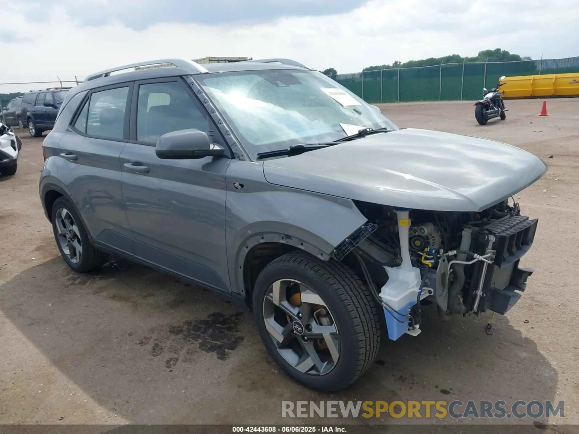 1 Photograph of a damaged car KMHRC8A39NU135401 HYUNDAI VENUE 2022