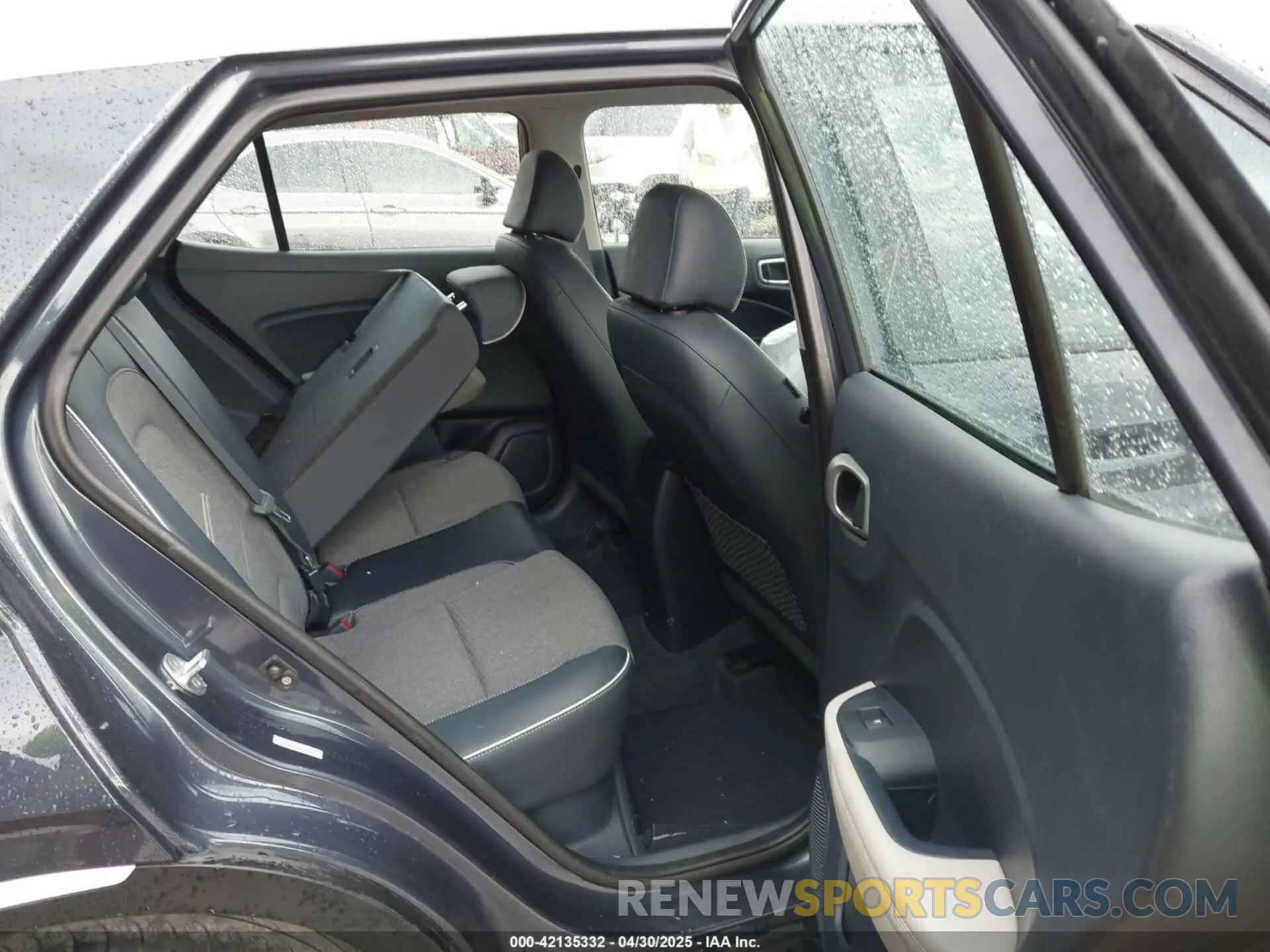 8 Photograph of a damaged car KMHRC8A39NU154191 HYUNDAI VENUE 2022