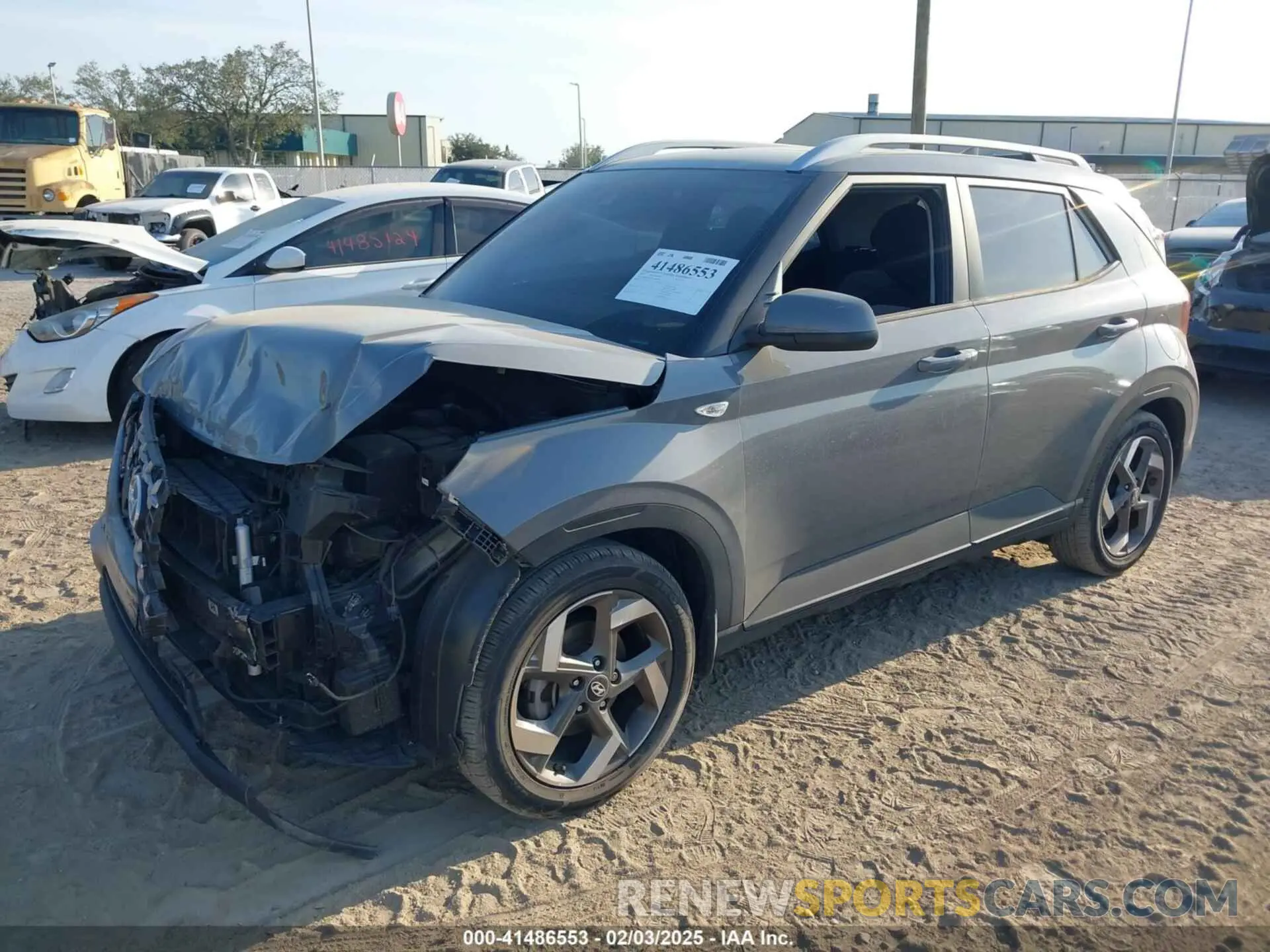 2 Photograph of a damaged car KMHRC8A39NU184906 HYUNDAI VENUE 2022