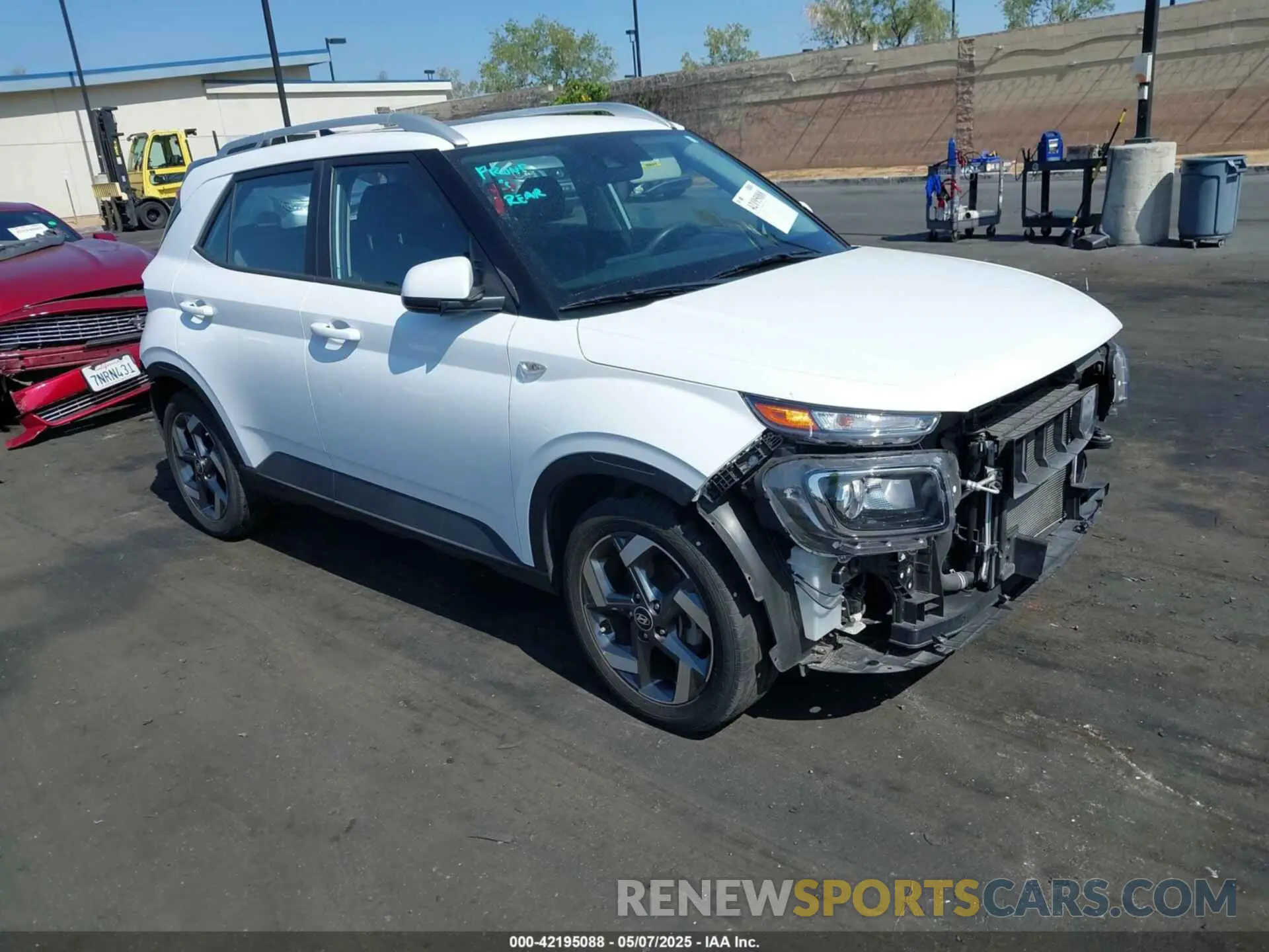 1 Photograph of a damaged car KMHRC8A3XNU185711 HYUNDAI VENUE 2022