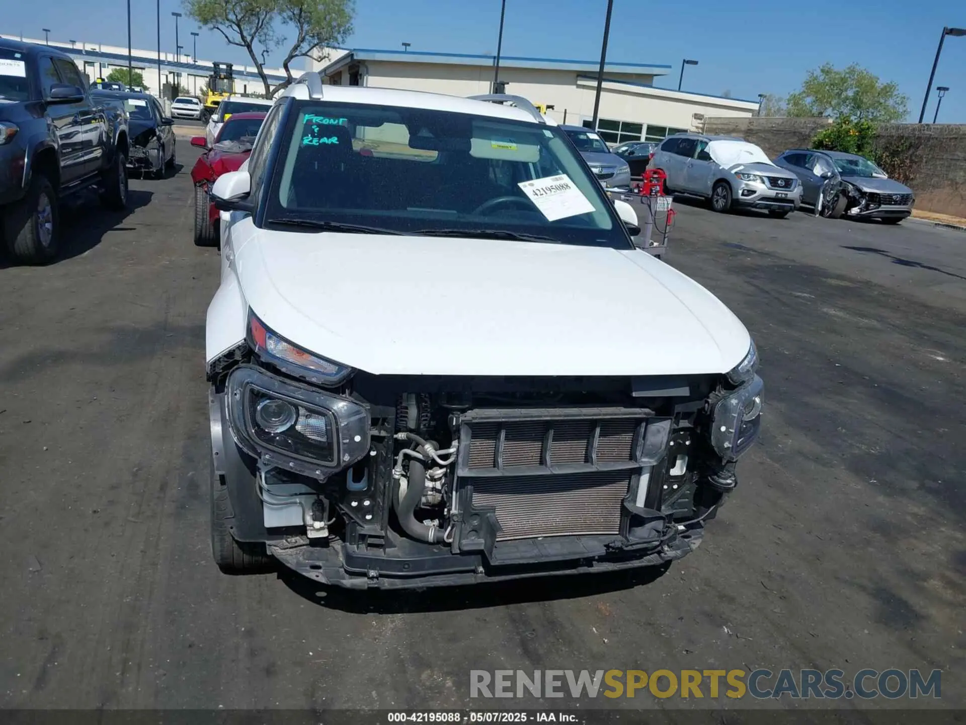 13 Photograph of a damaged car KMHRC8A3XNU185711 HYUNDAI VENUE 2022