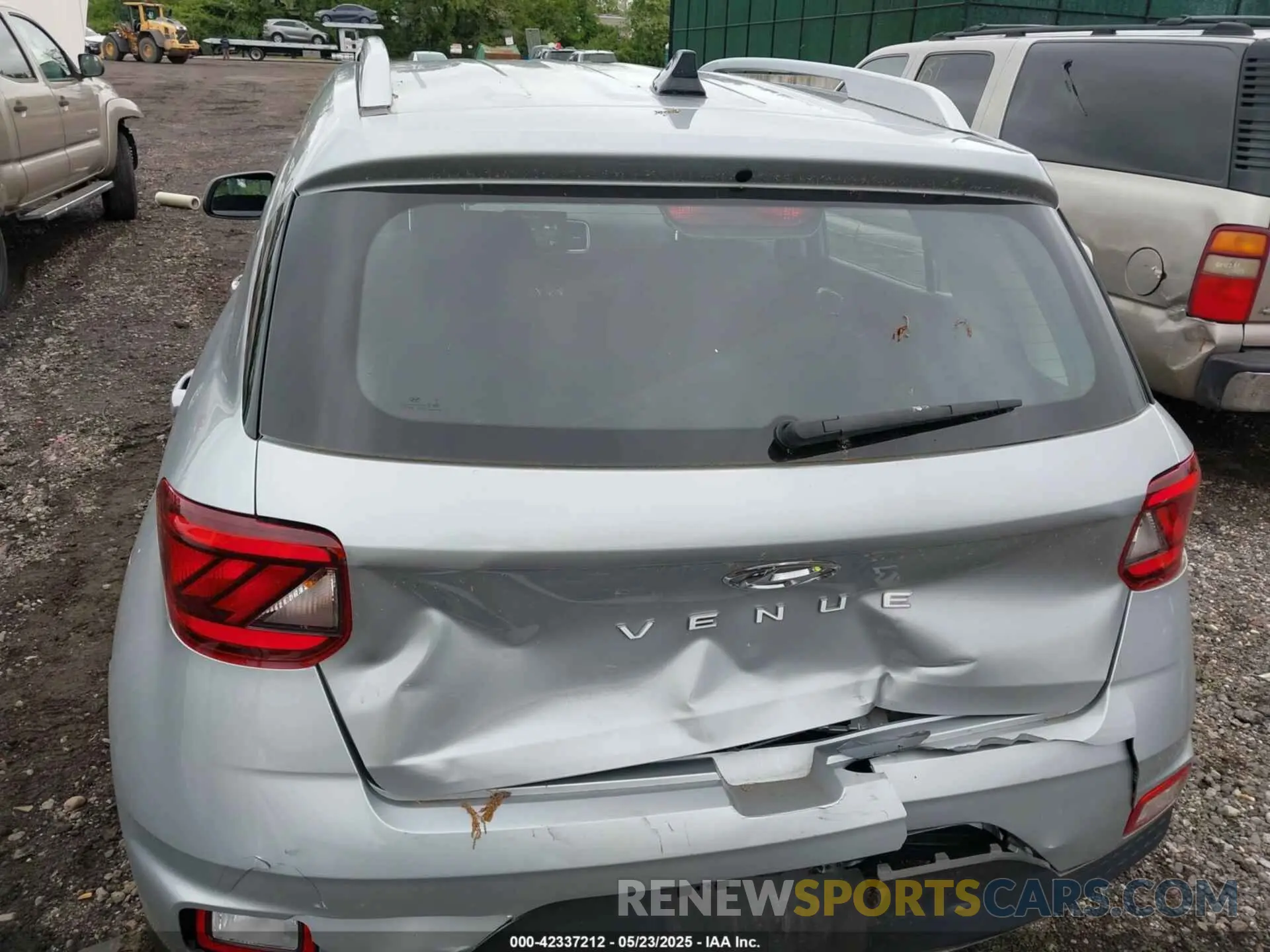 16 Photograph of a damaged car KMHRC8A3XNU188561 HYUNDAI VENUE 2022