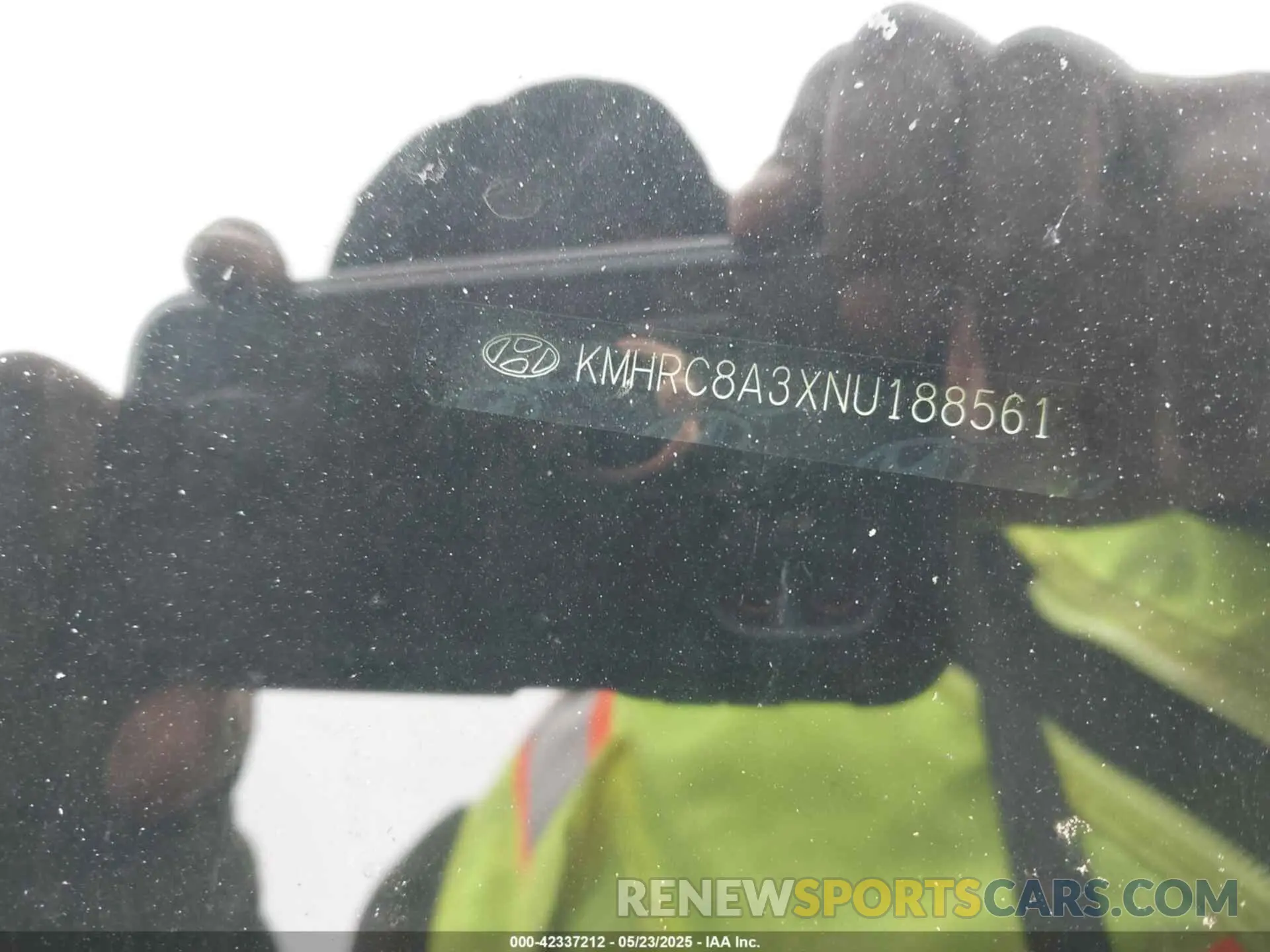 17 Photograph of a damaged car KMHRC8A3XNU188561 HYUNDAI VENUE 2022