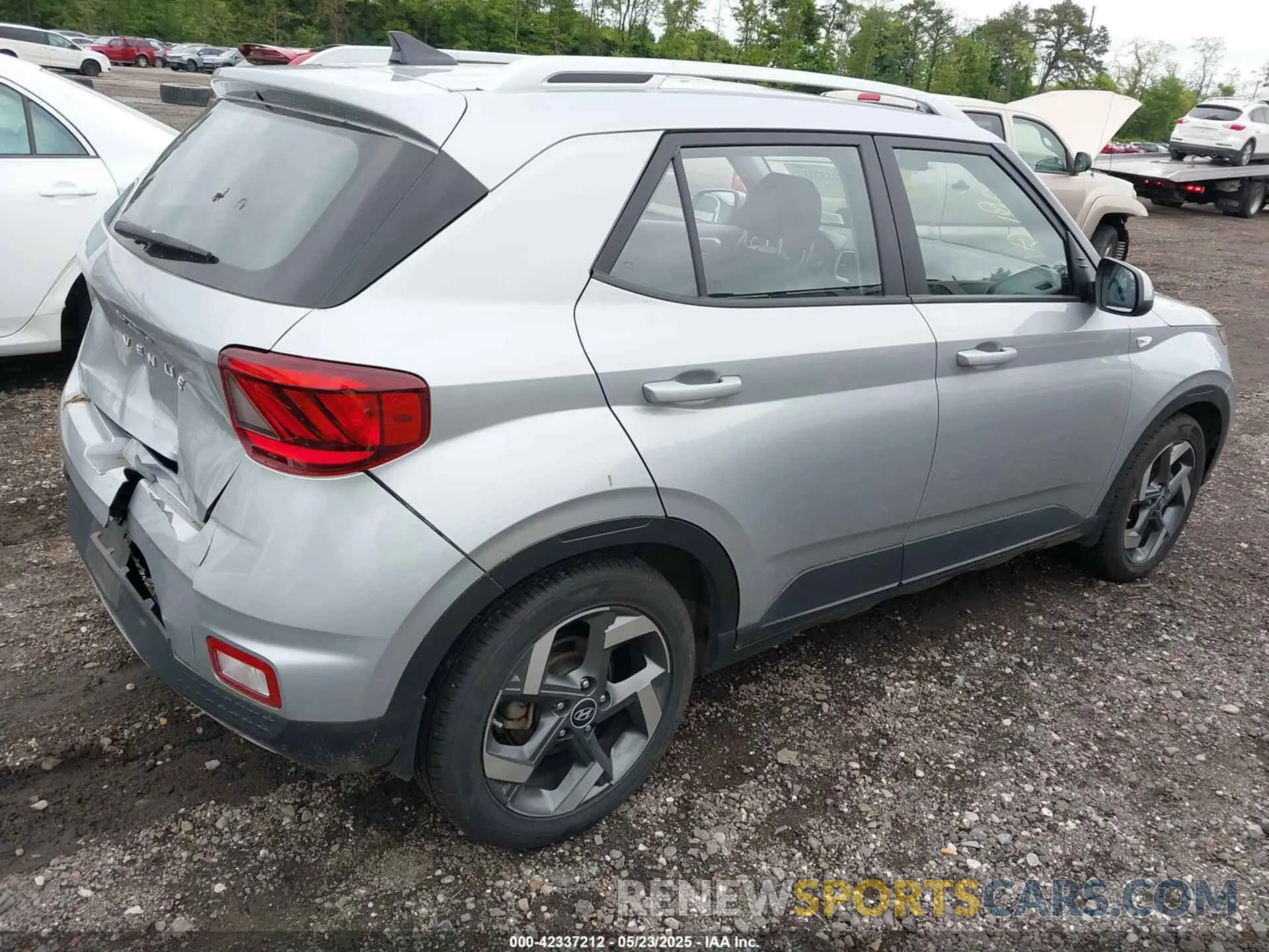 4 Photograph of a damaged car KMHRC8A3XNU188561 HYUNDAI VENUE 2022