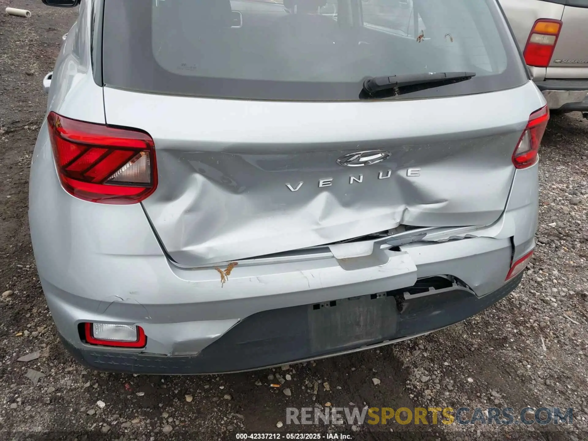 6 Photograph of a damaged car KMHRC8A3XNU188561 HYUNDAI VENUE 2022