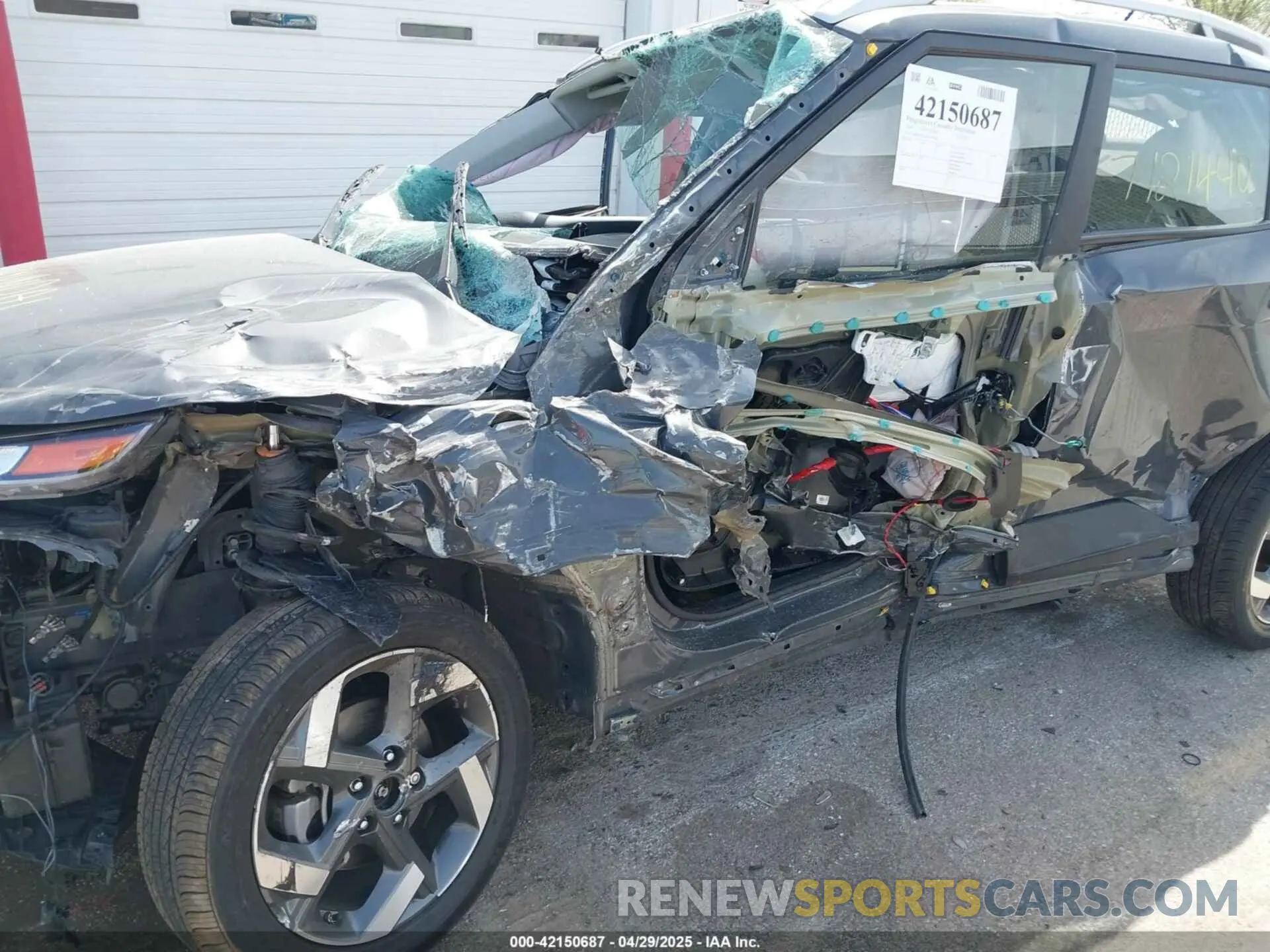 6 Photograph of a damaged car KMHRC8A30RU299240 HYUNDAI VENUE 2024