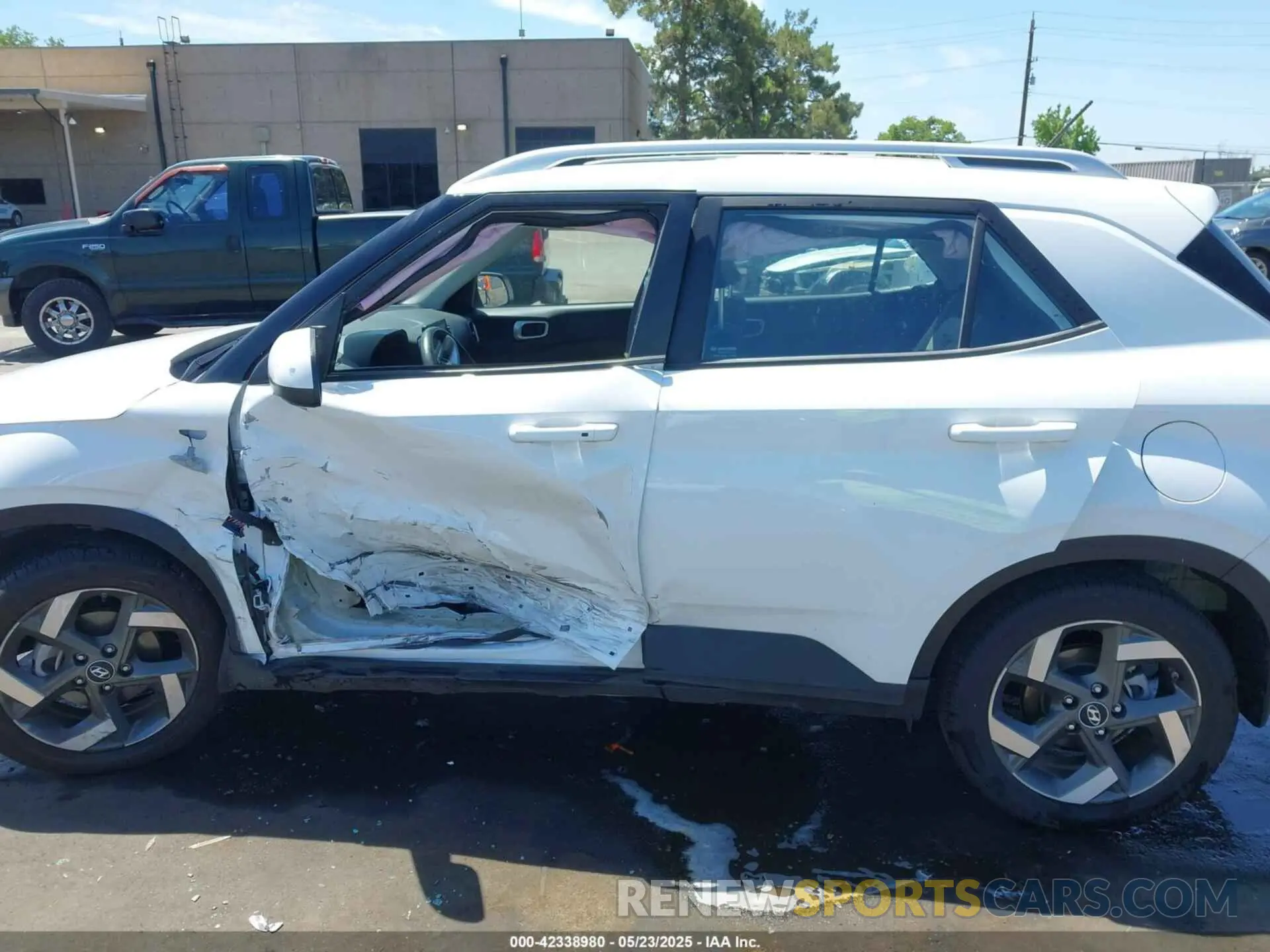 14 Photograph of a damaged car KMHRC8A33RU326429 HYUNDAI VENUE 2024
