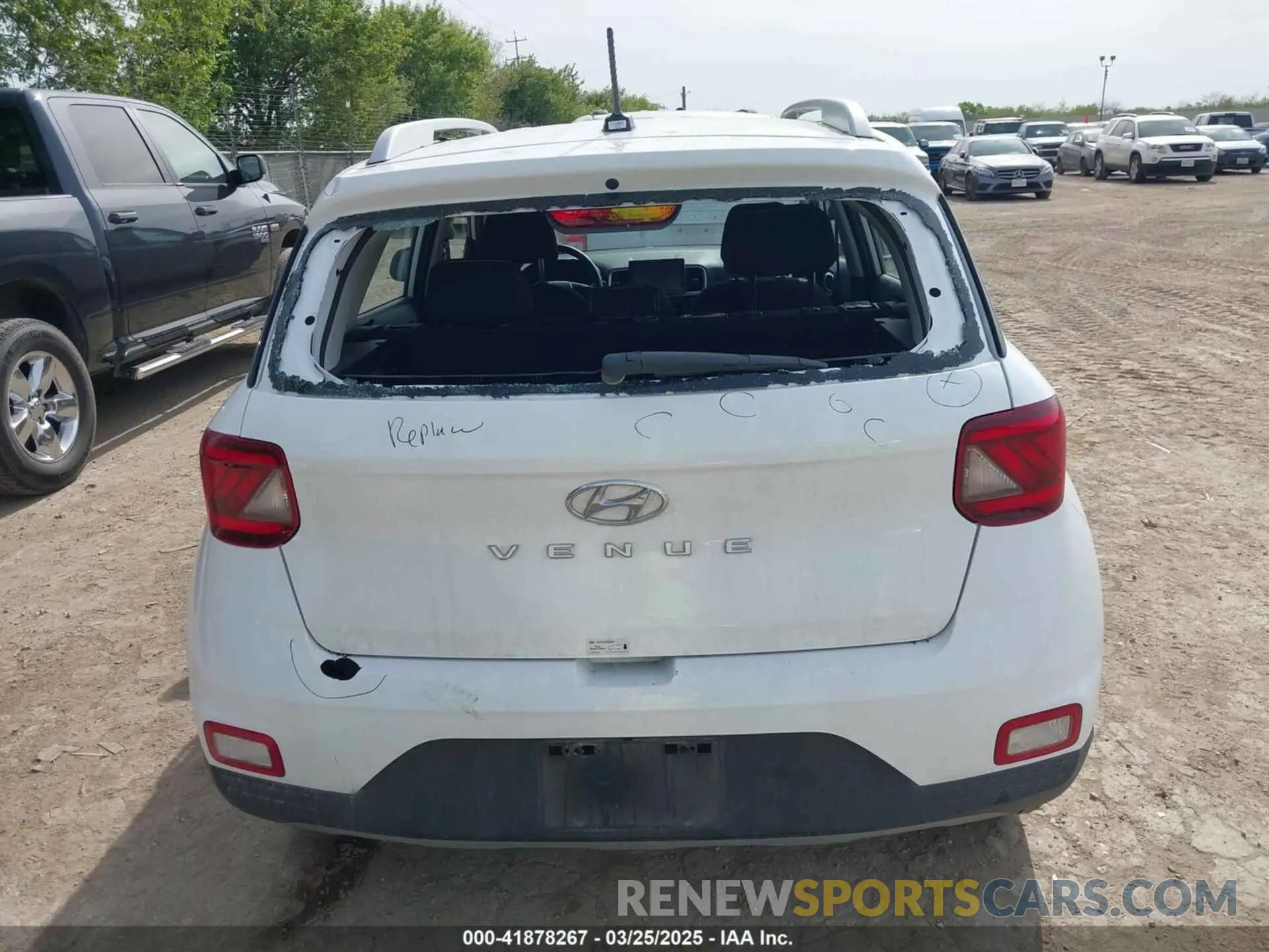 16 Photograph of a damaged car KMHRC8A39SU353866 HYUNDAI VENUE 2025