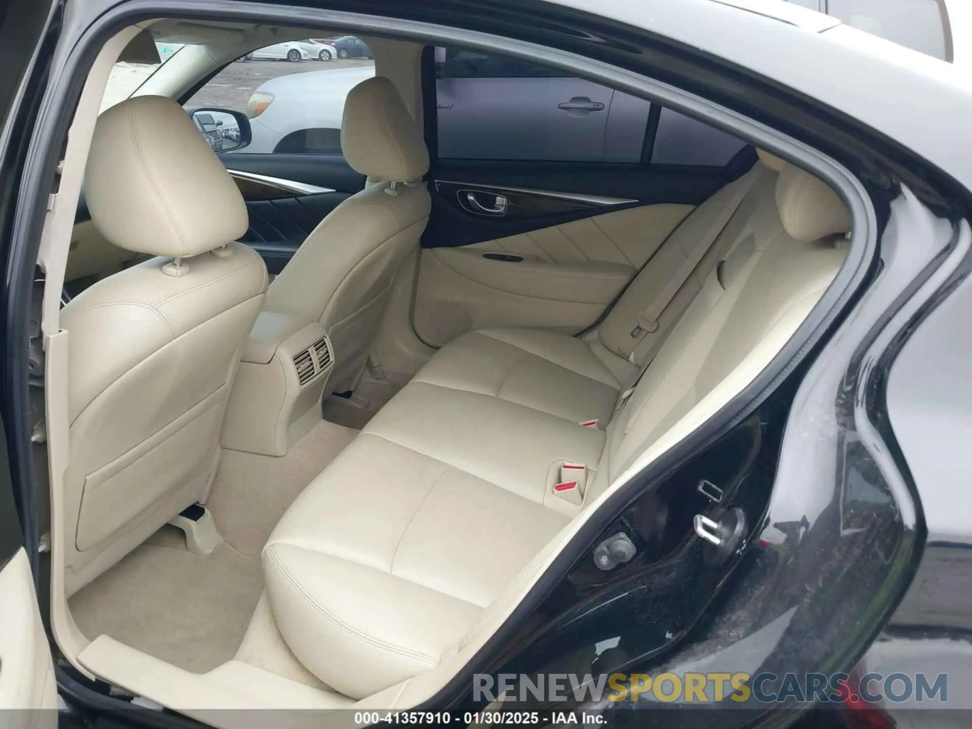8 Photograph of a damaged car JN1EV7AP0KM512769 INFINITI Q50 2019