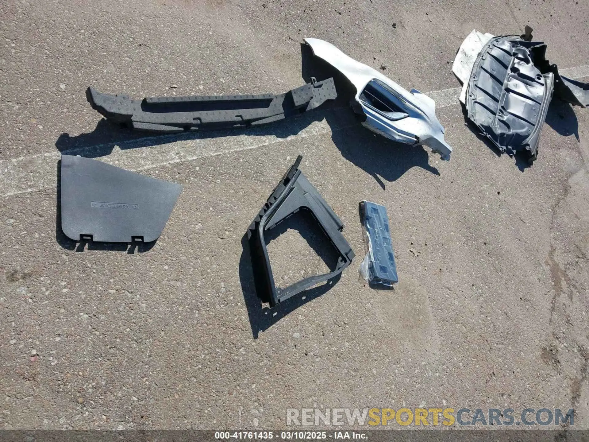 17 Photograph of a damaged car JN1EV7AP0KM519463 INFINITI Q50 2019