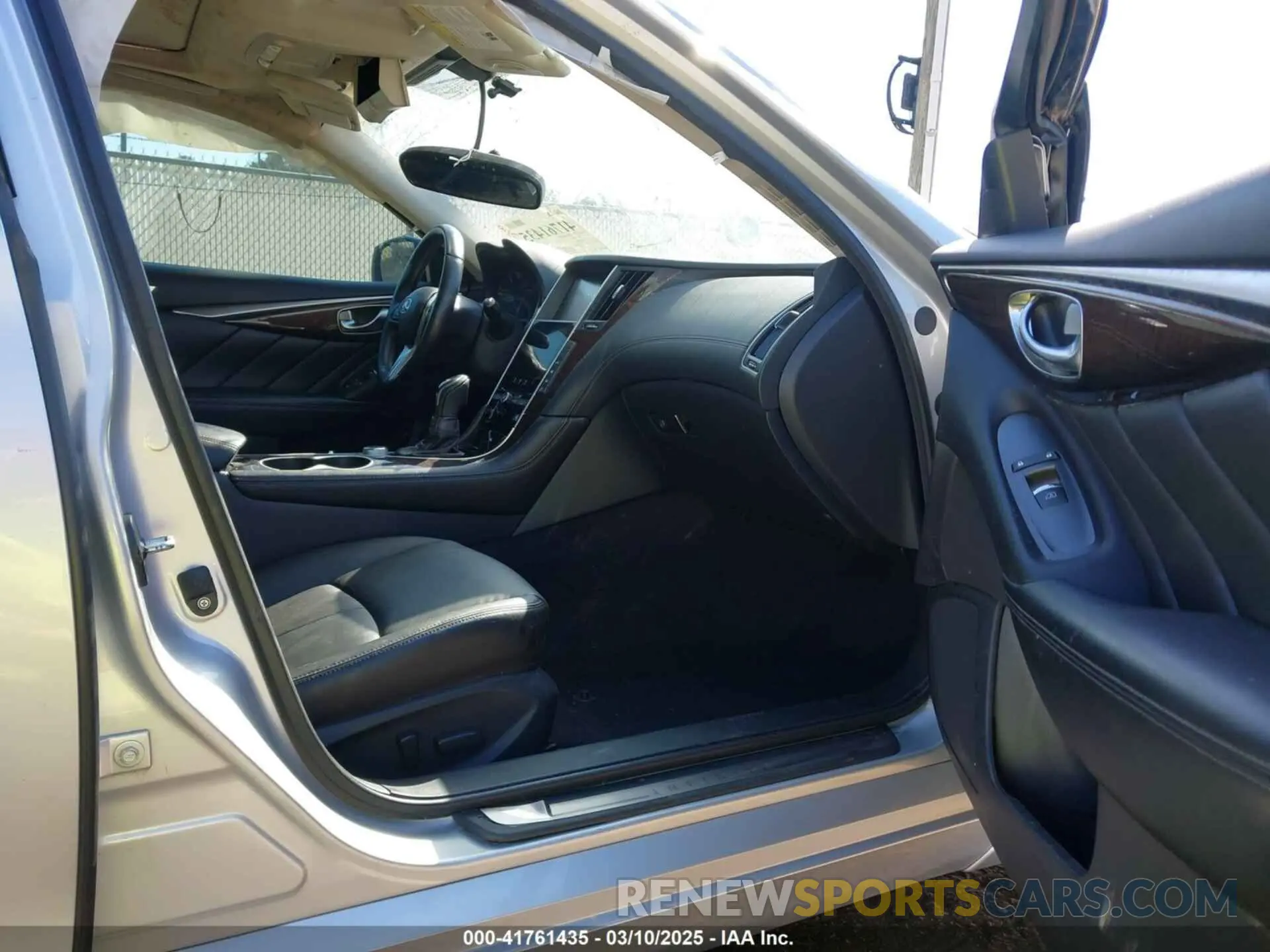 5 Photograph of a damaged car JN1EV7AP0KM519463 INFINITI Q50 2019