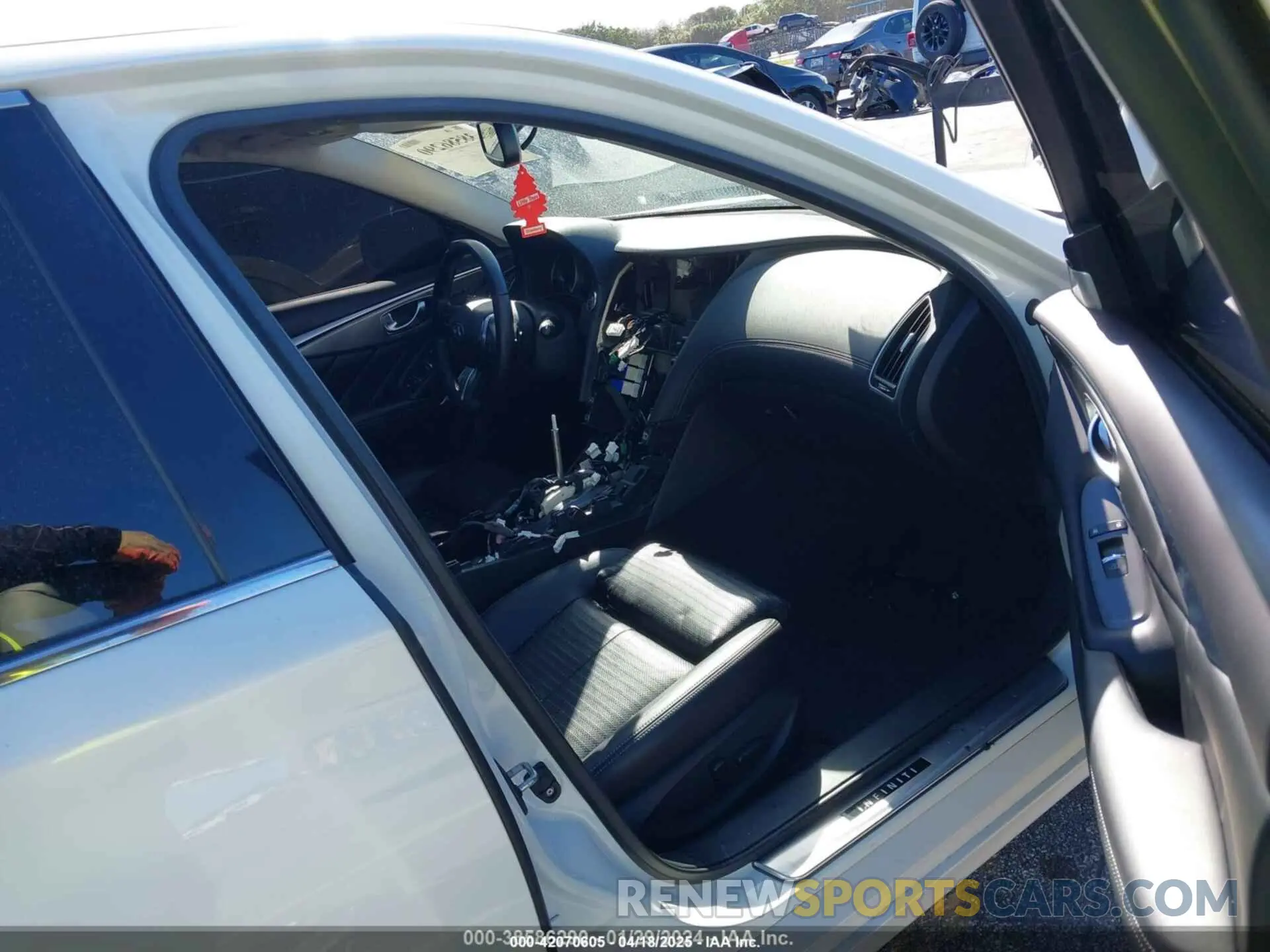 5 Photograph of a damaged car JN1EV7AP1KM511047 INFINITI Q50 2019