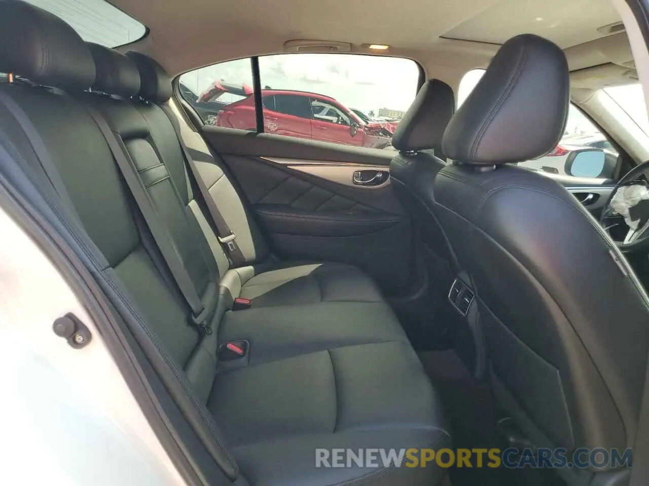 11 Photograph of a damaged car JN1EV7AP1KM542654 INFINITI Q50 2019