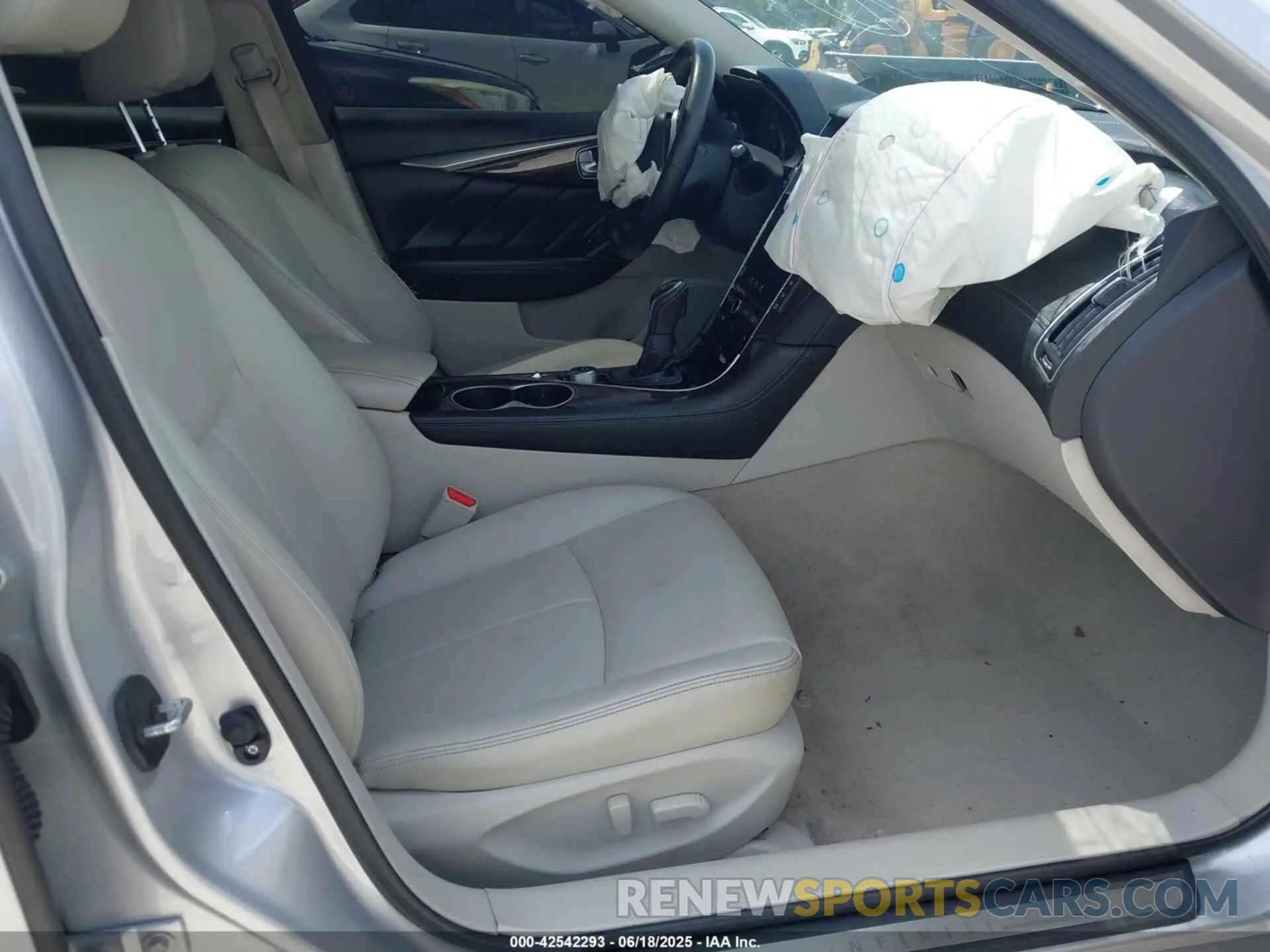 5 Photograph of a damaged car JN1EV7AP2KM513020 INFINITI Q50 2019
