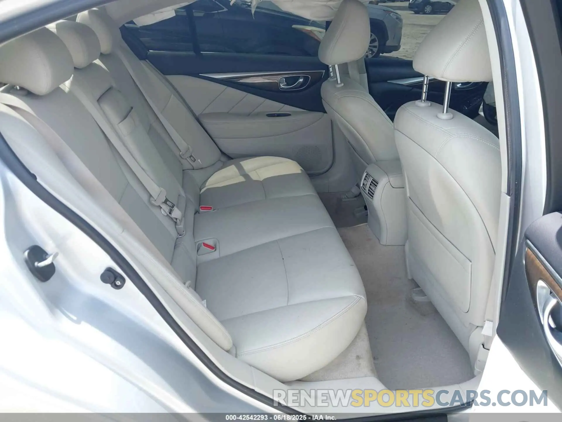 8 Photograph of a damaged car JN1EV7AP2KM513020 INFINITI Q50 2019