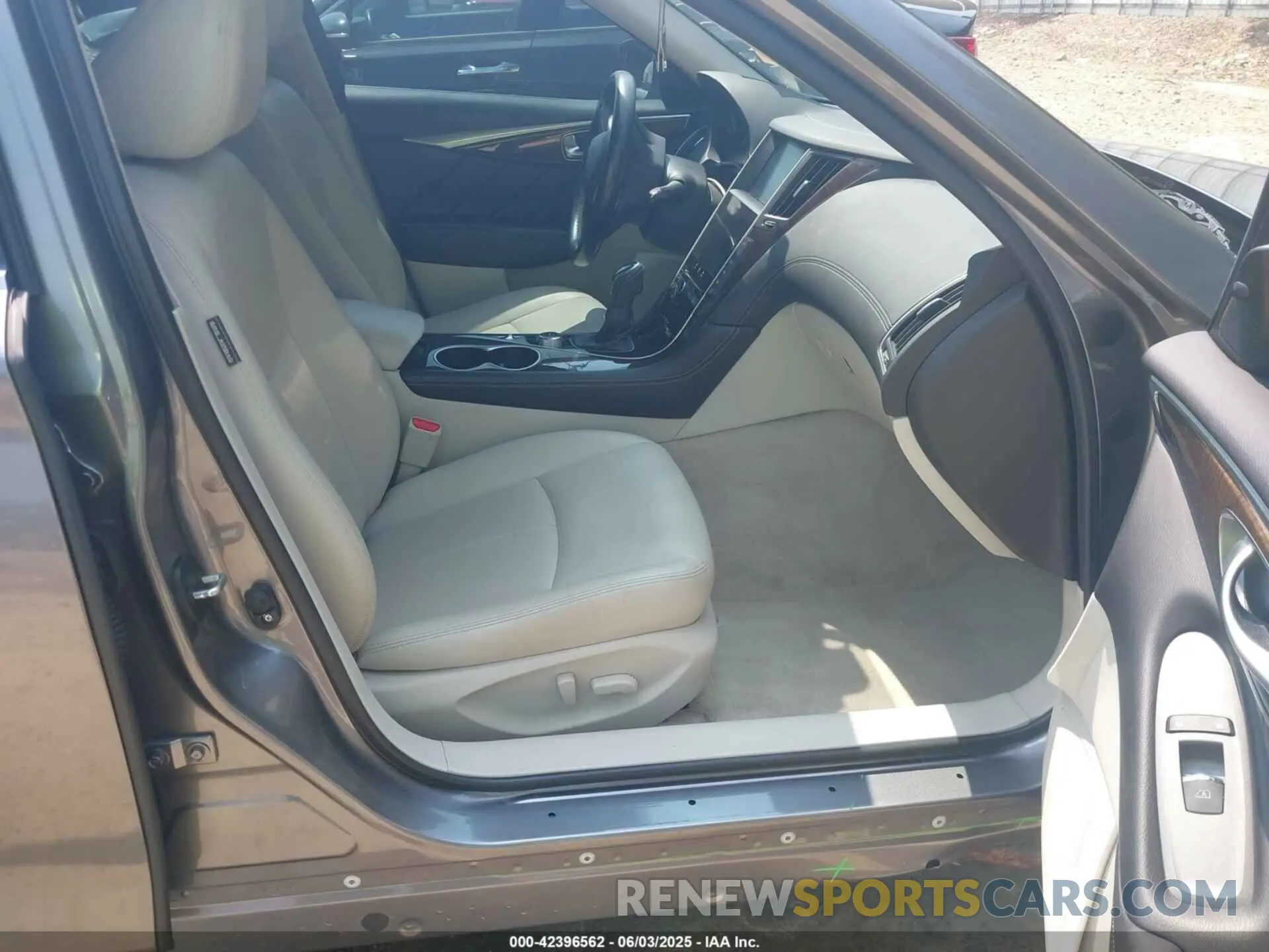 5 Photograph of a damaged car JN1EV7AP2KM518024 INFINITI Q50 2019