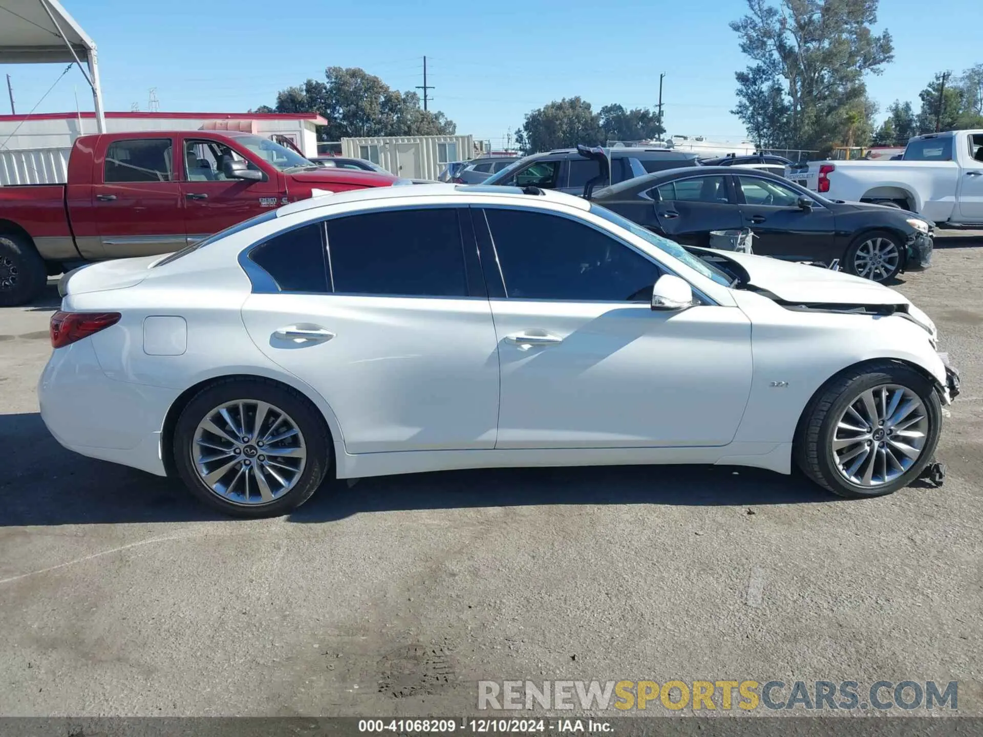 13 Photograph of a damaged car JN1EV7AP2KM543392 INFINITI Q50 2019