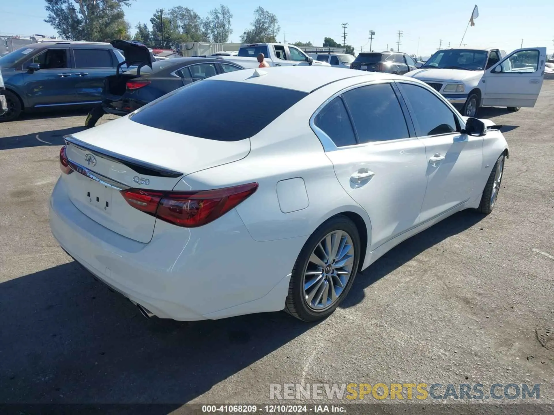 4 Photograph of a damaged car JN1EV7AP2KM543392 INFINITI Q50 2019