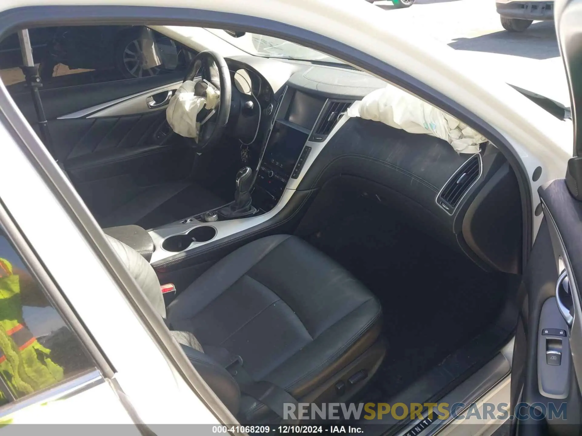 5 Photograph of a damaged car JN1EV7AP2KM543392 INFINITI Q50 2019