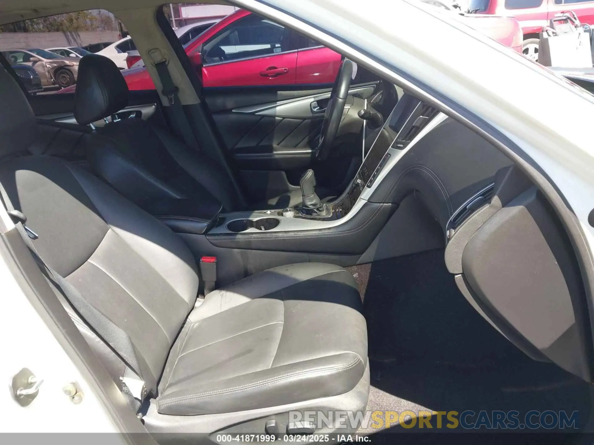 5 Photograph of a damaged car JN1EV7AP4KM540378 INFINITI Q50 2019