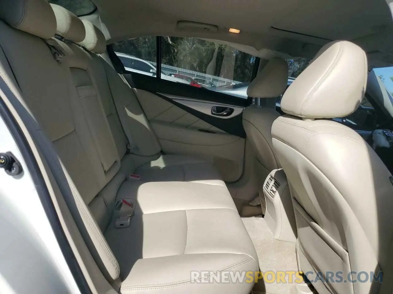 10 Photograph of a damaged car JN1EV7AP4KM541739 INFINITI Q50 2019