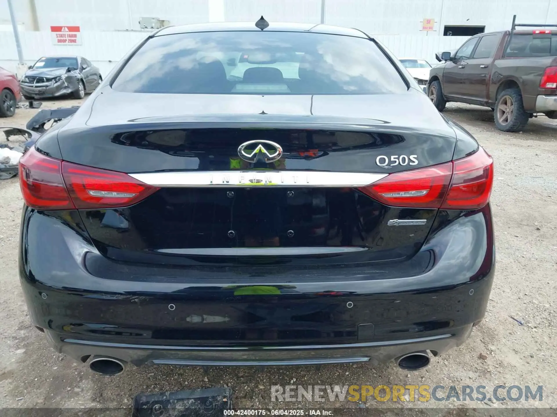 17 Photograph of a damaged car JN1EV7AP4KM542454 INFINITI Q50 2019
