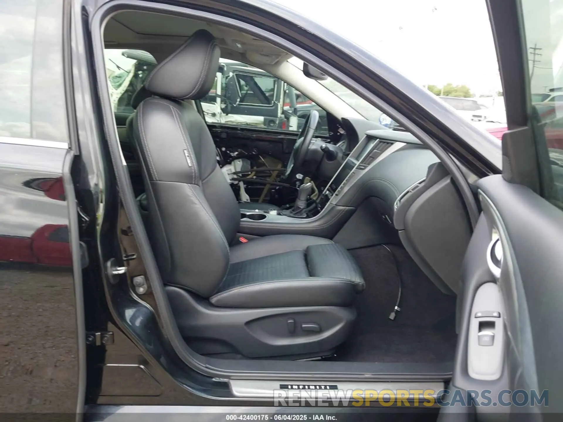 5 Photograph of a damaged car JN1EV7AP4KM542454 INFINITI Q50 2019