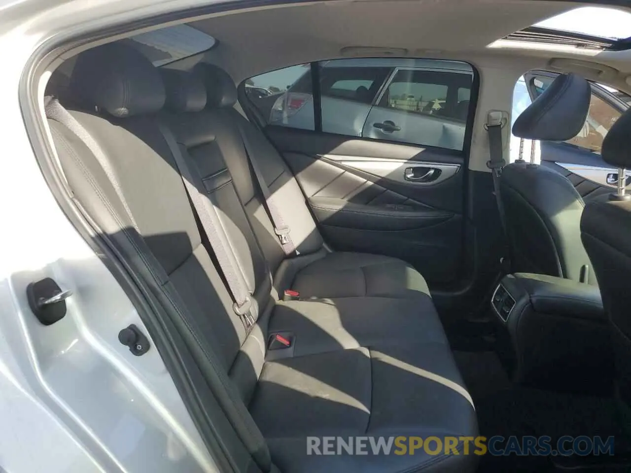 10 Photograph of a damaged car JN1EV7AP4KM543474 INFINITI Q50 2019
